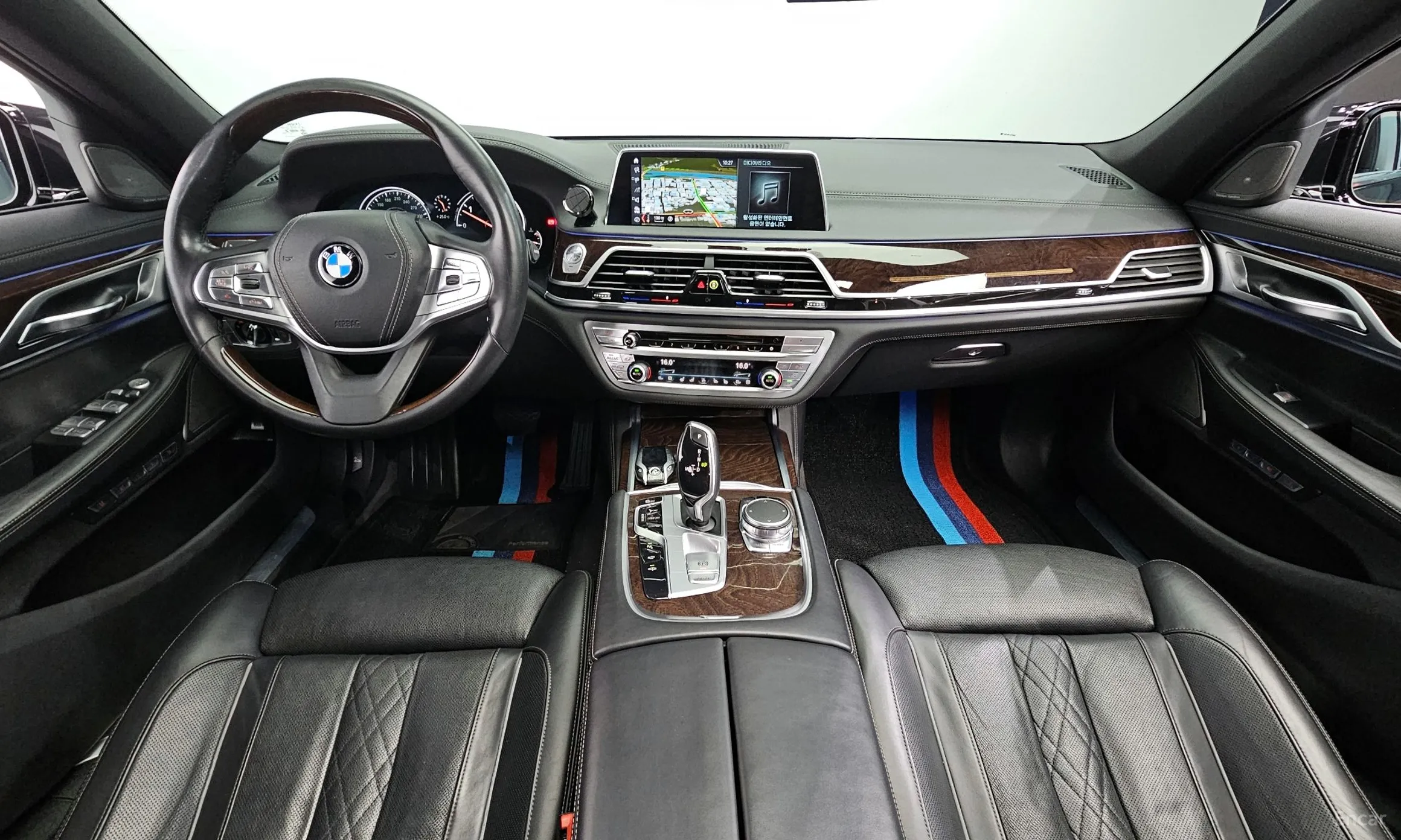 BMW 7 Series (G11) превью 4