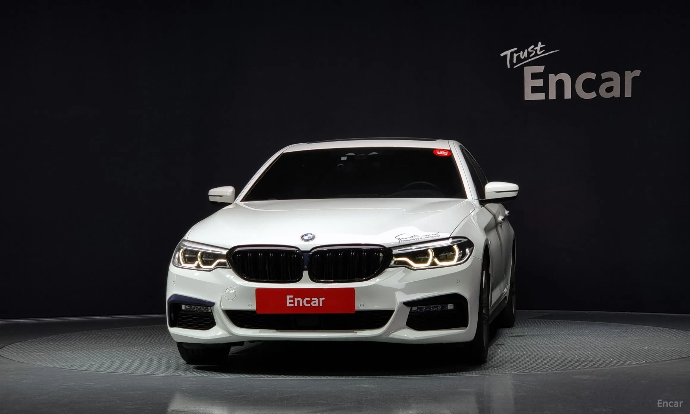 BMW 5 Series (G30) превью 2