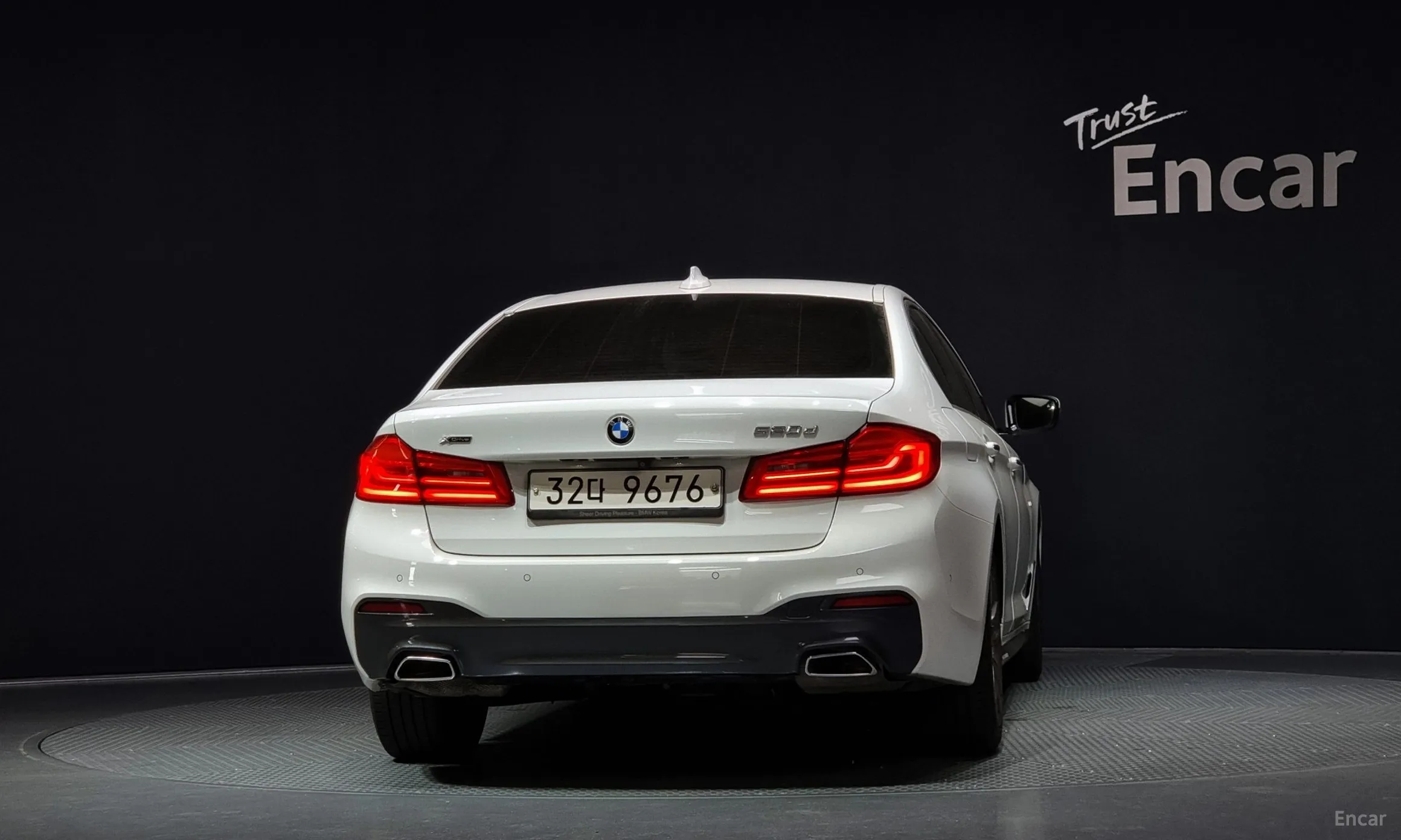 BMW 5 Series (G30) превью 3