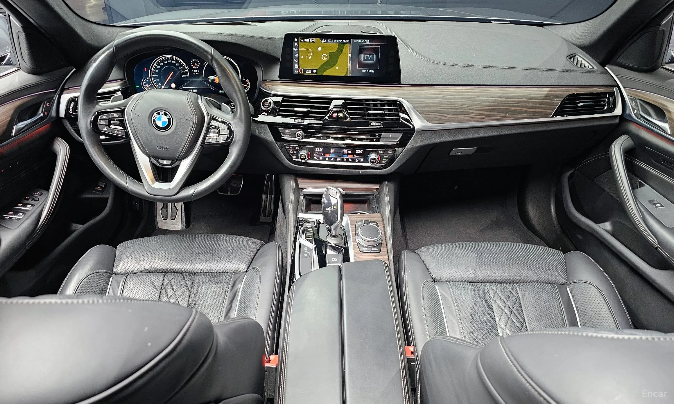 BMW 5 Series (G30) превью 4