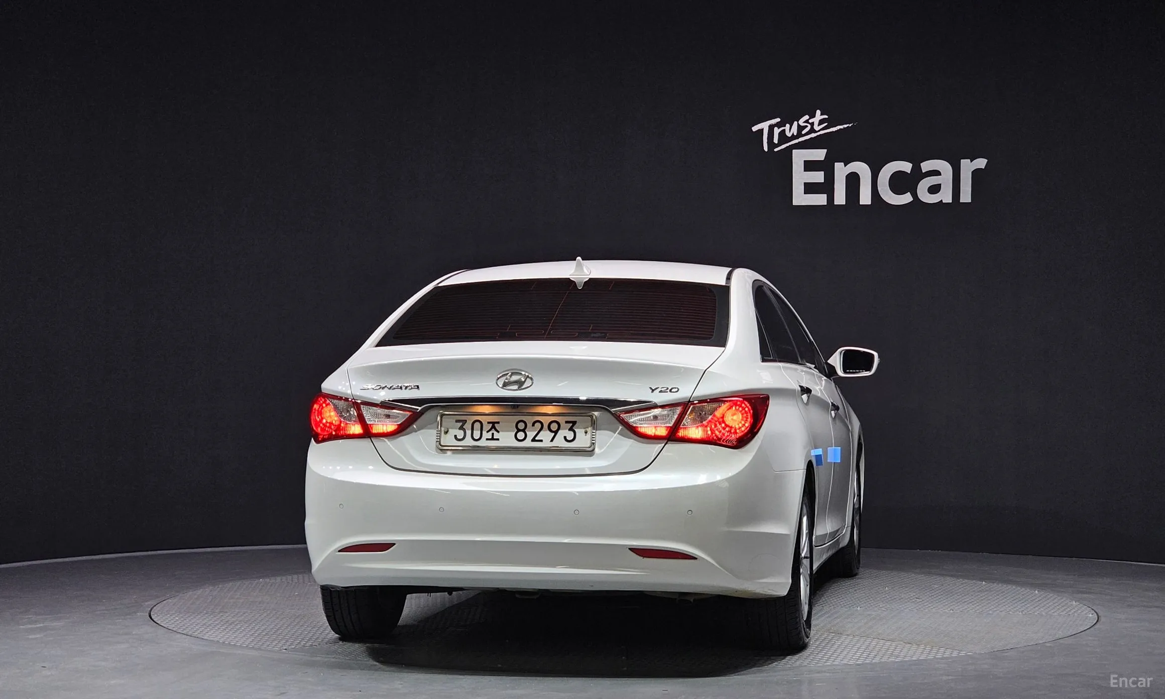 Hyundai YF Sonata превью 3