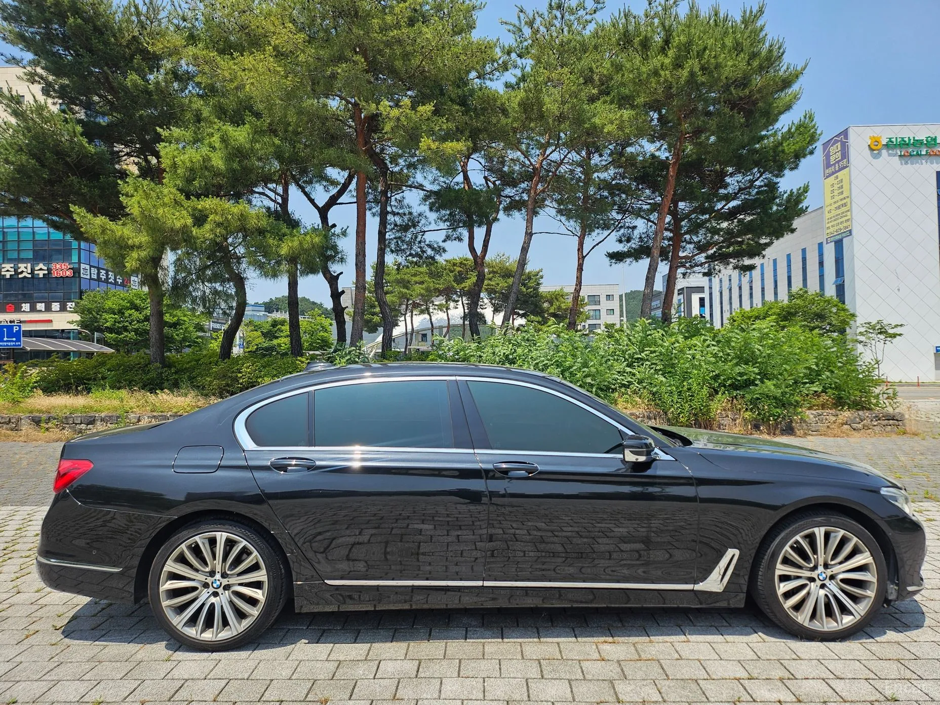 BMW 7 Series (G11) превью 3