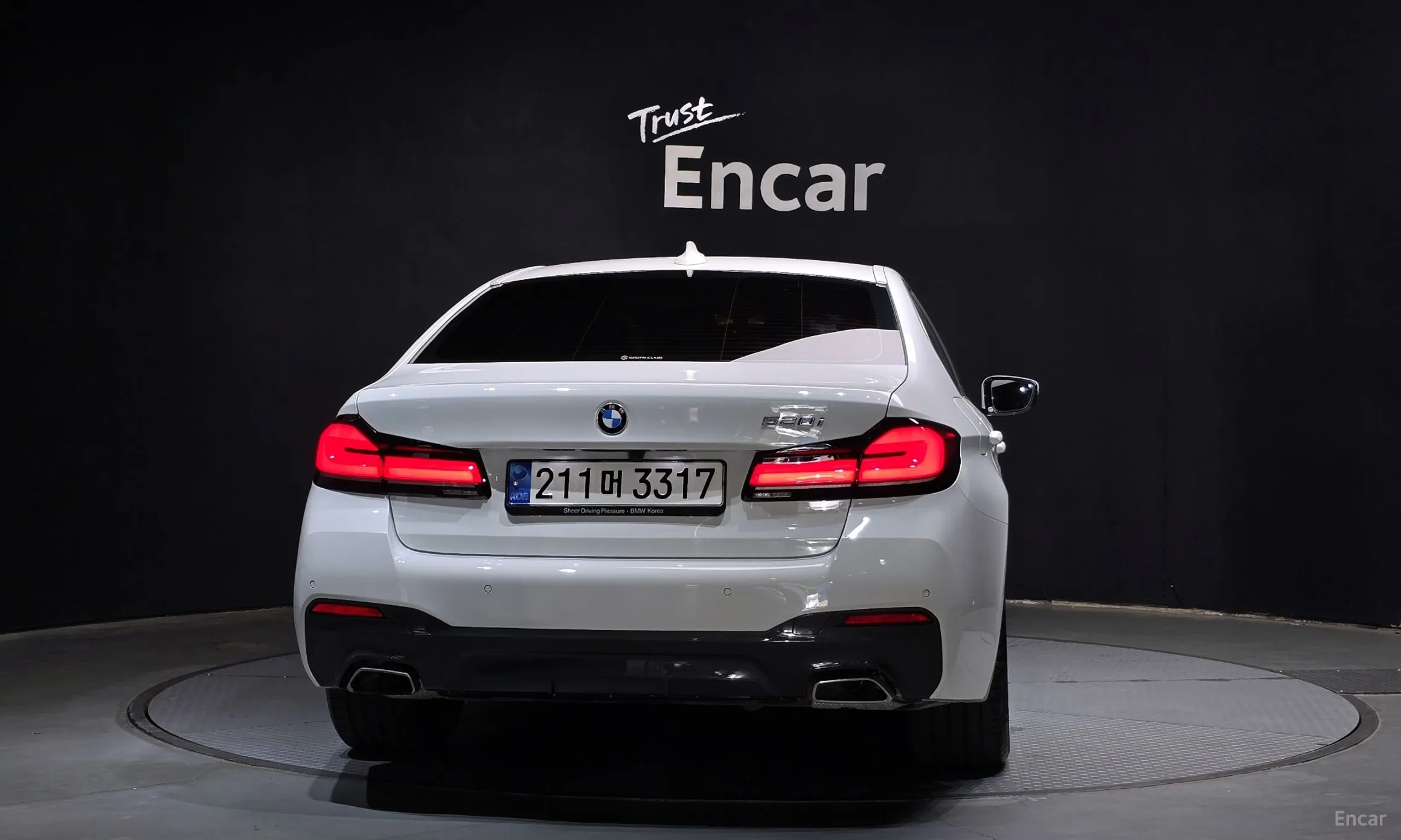 BMW 5 Series (G30) превью 3