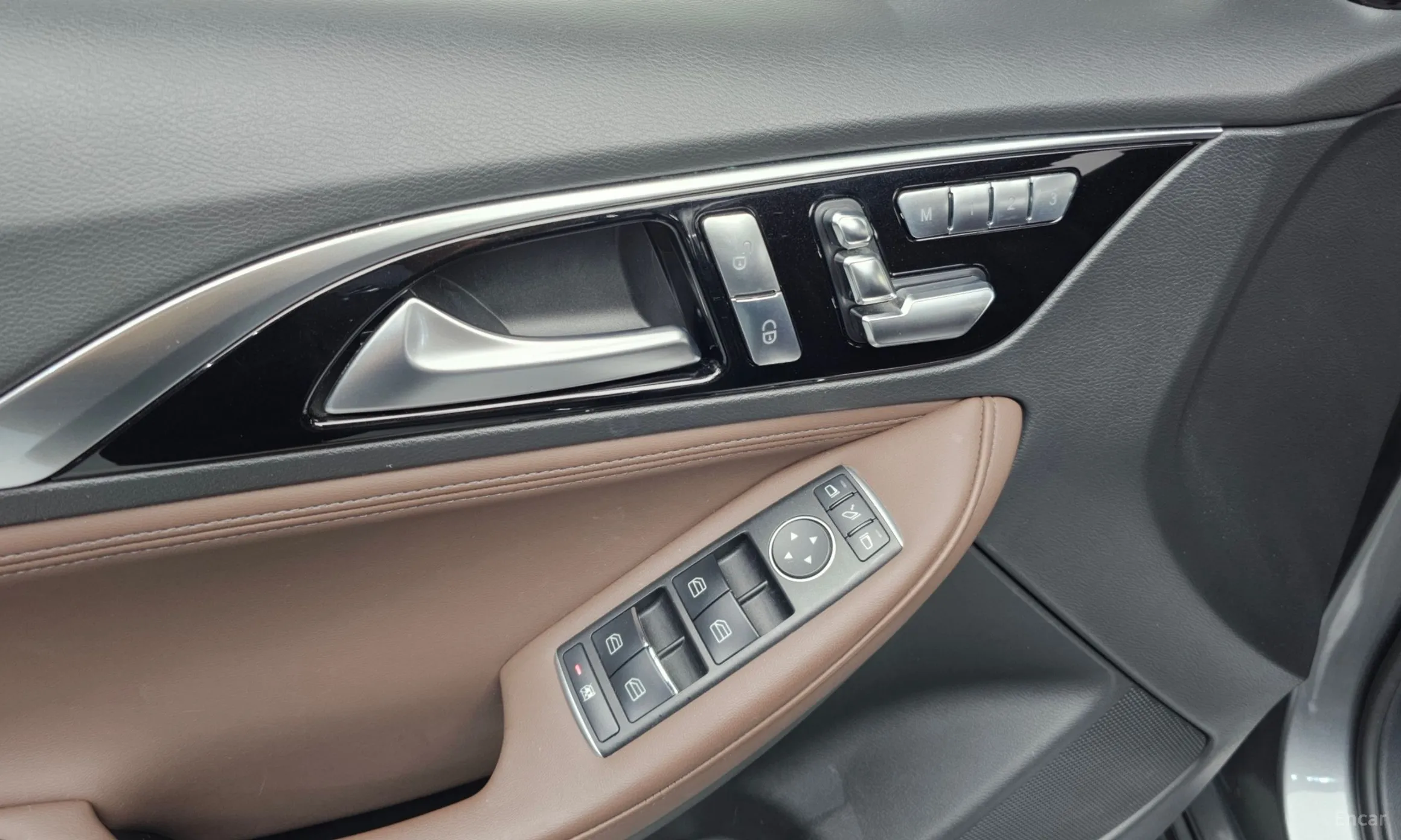 Infiniti Q30 превью 14