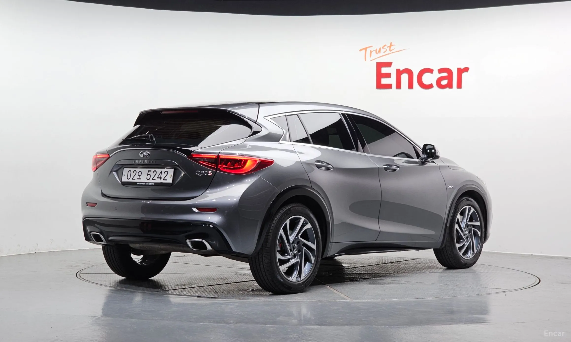 Infiniti Q30