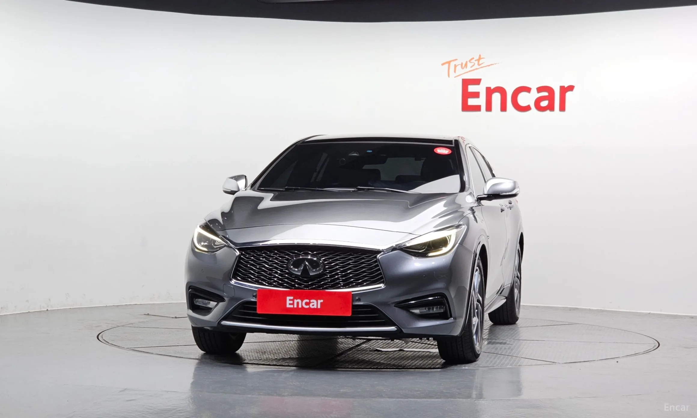Infiniti Q30 превью 3