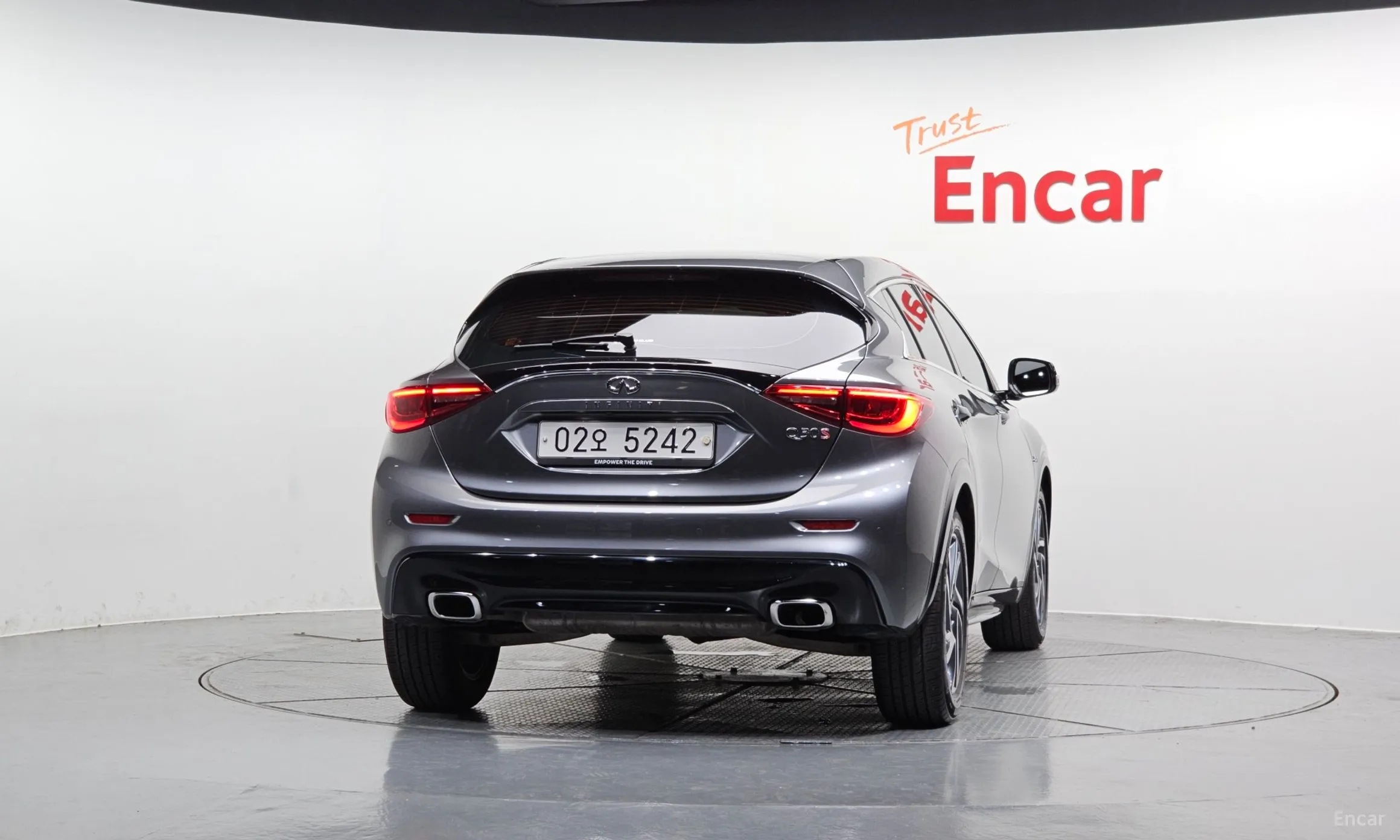 Infiniti Q30 превью 4