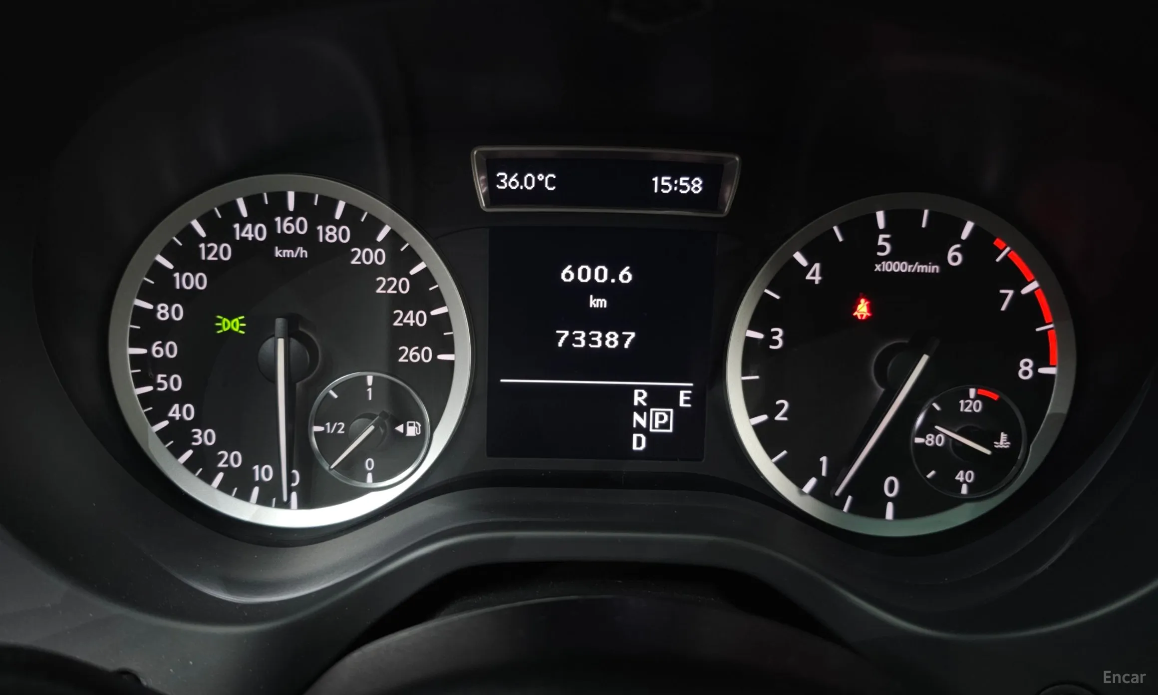 Infiniti Q30 превью 8