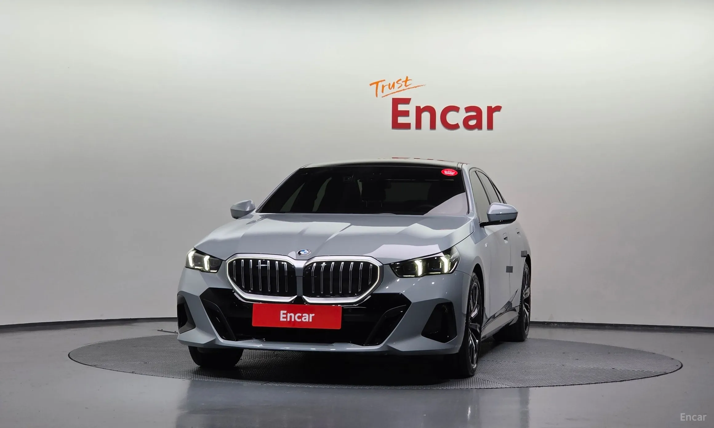 BMW 5 Series (G60) превью 2