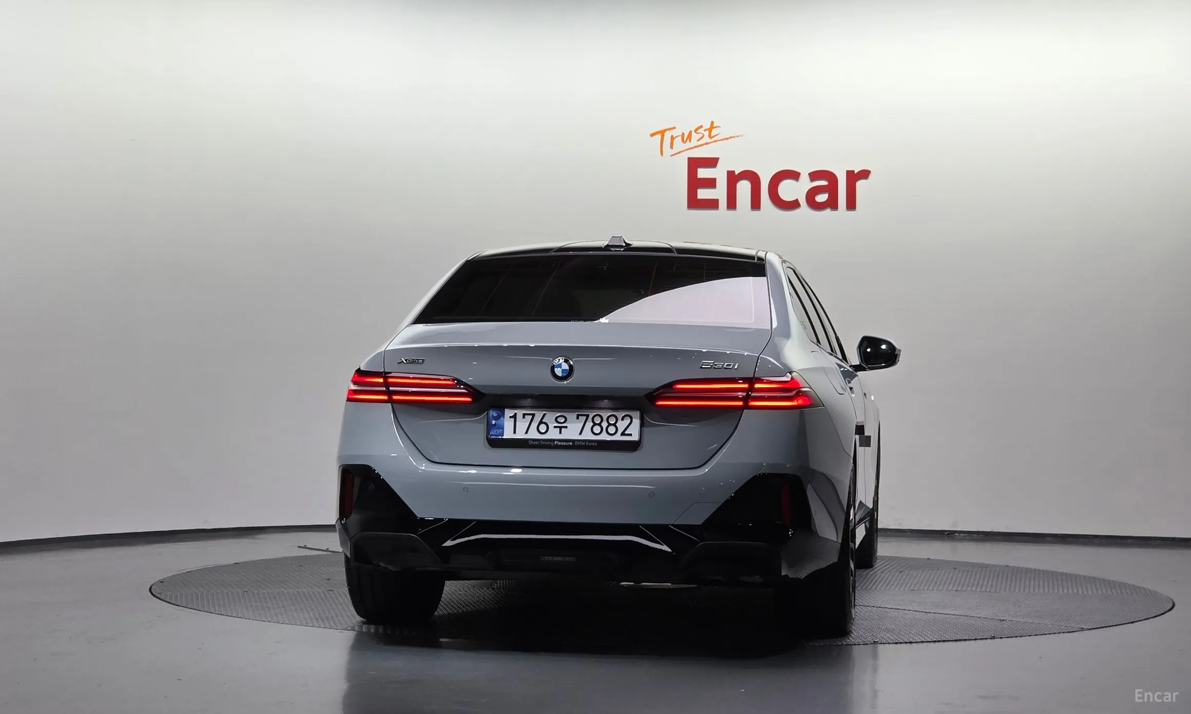 BMW 5 Series (G60) превью 3