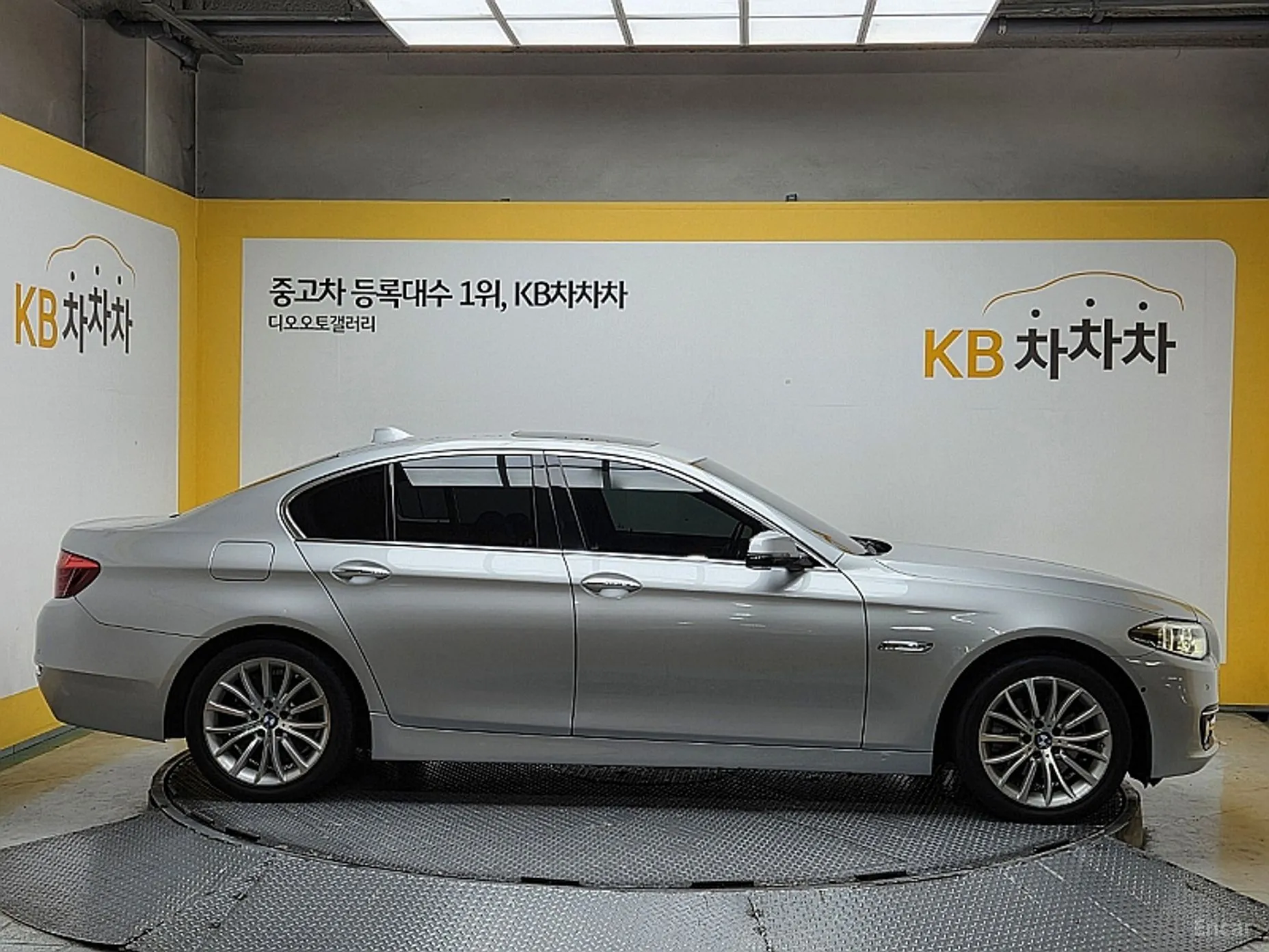BMW 5 Series (F10) превью 4