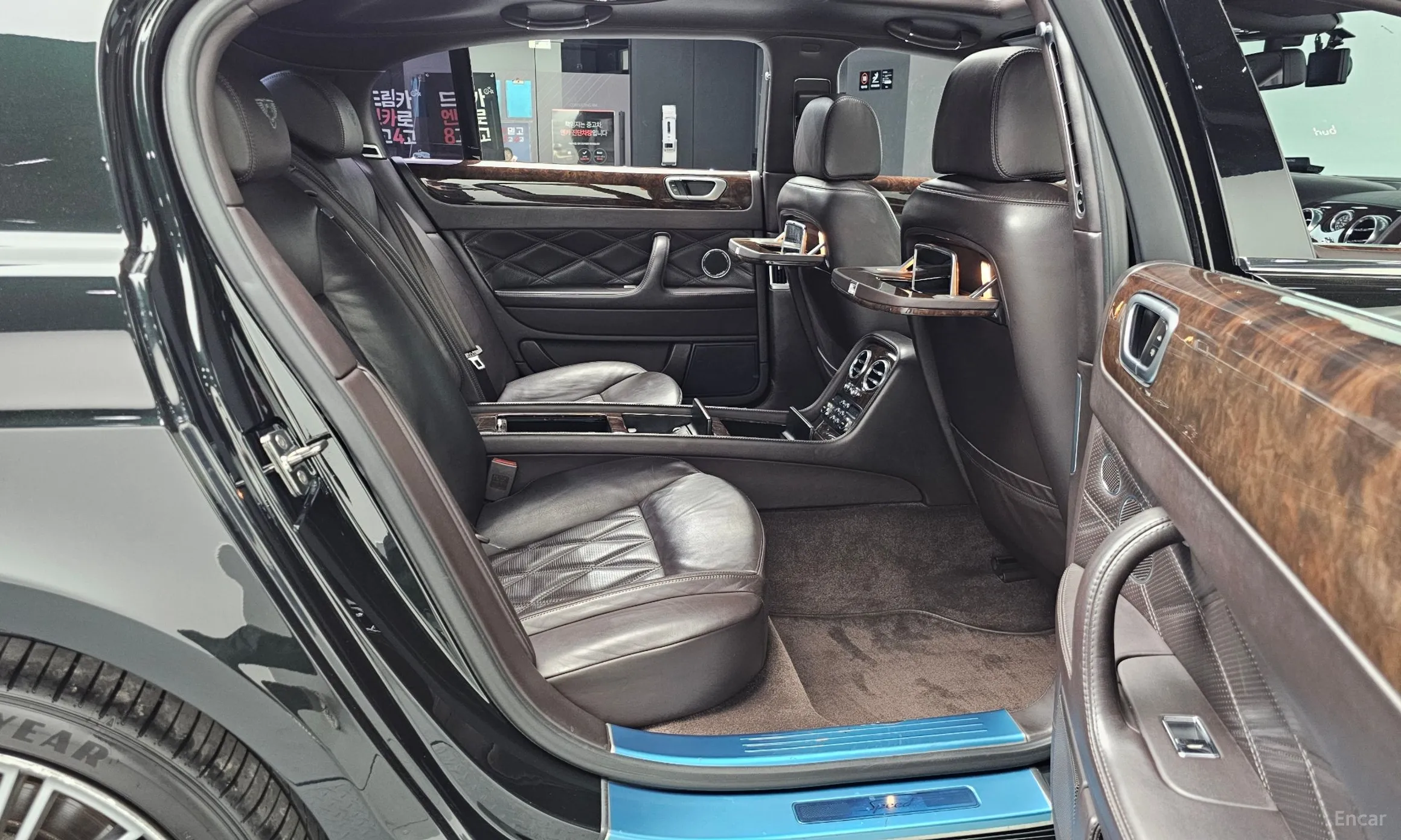 Bentley Flying Spur Gen 1 превью 12