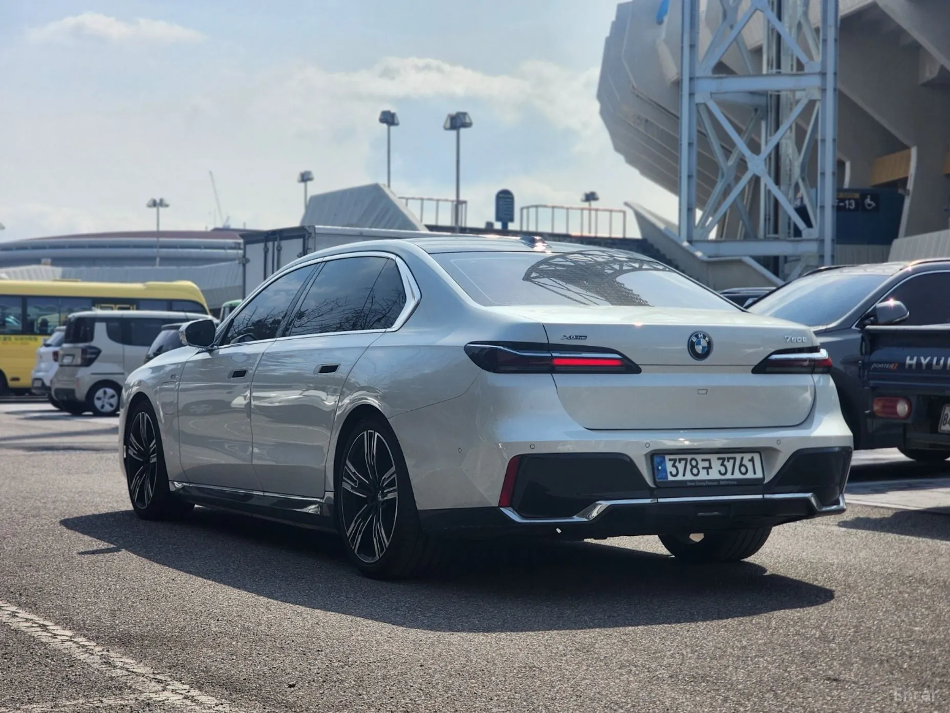 BMW 7 Series (G70) превью 3