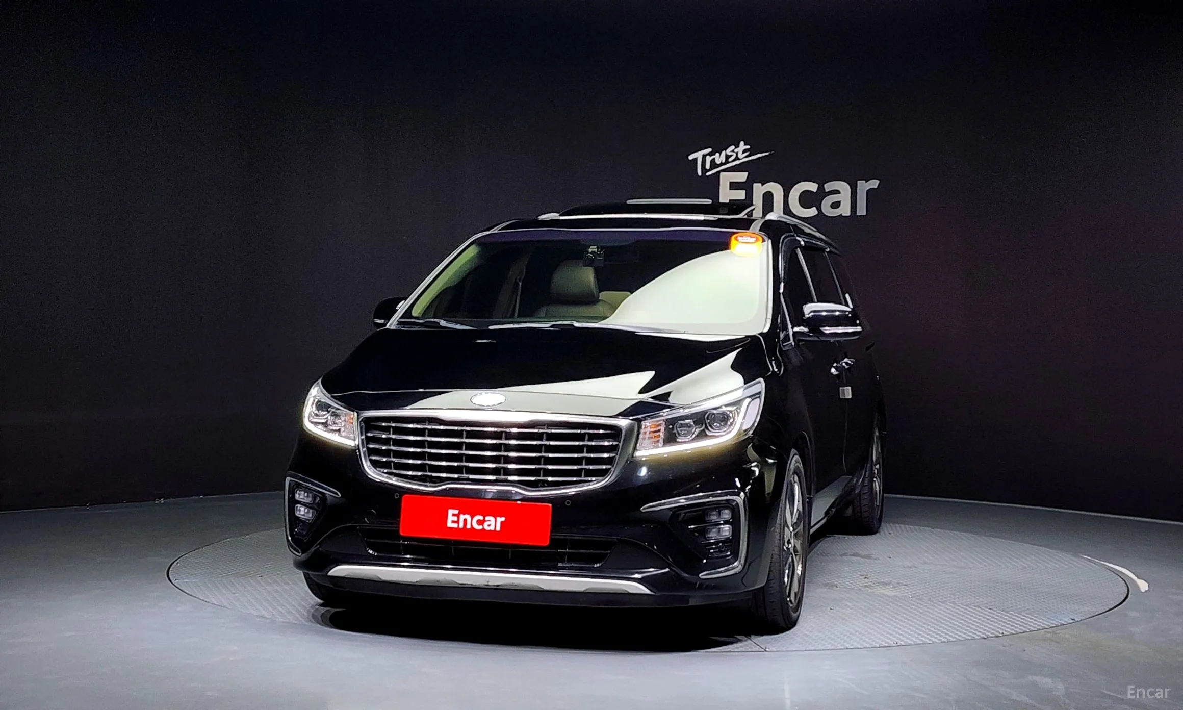 Kia Carnival превью 2