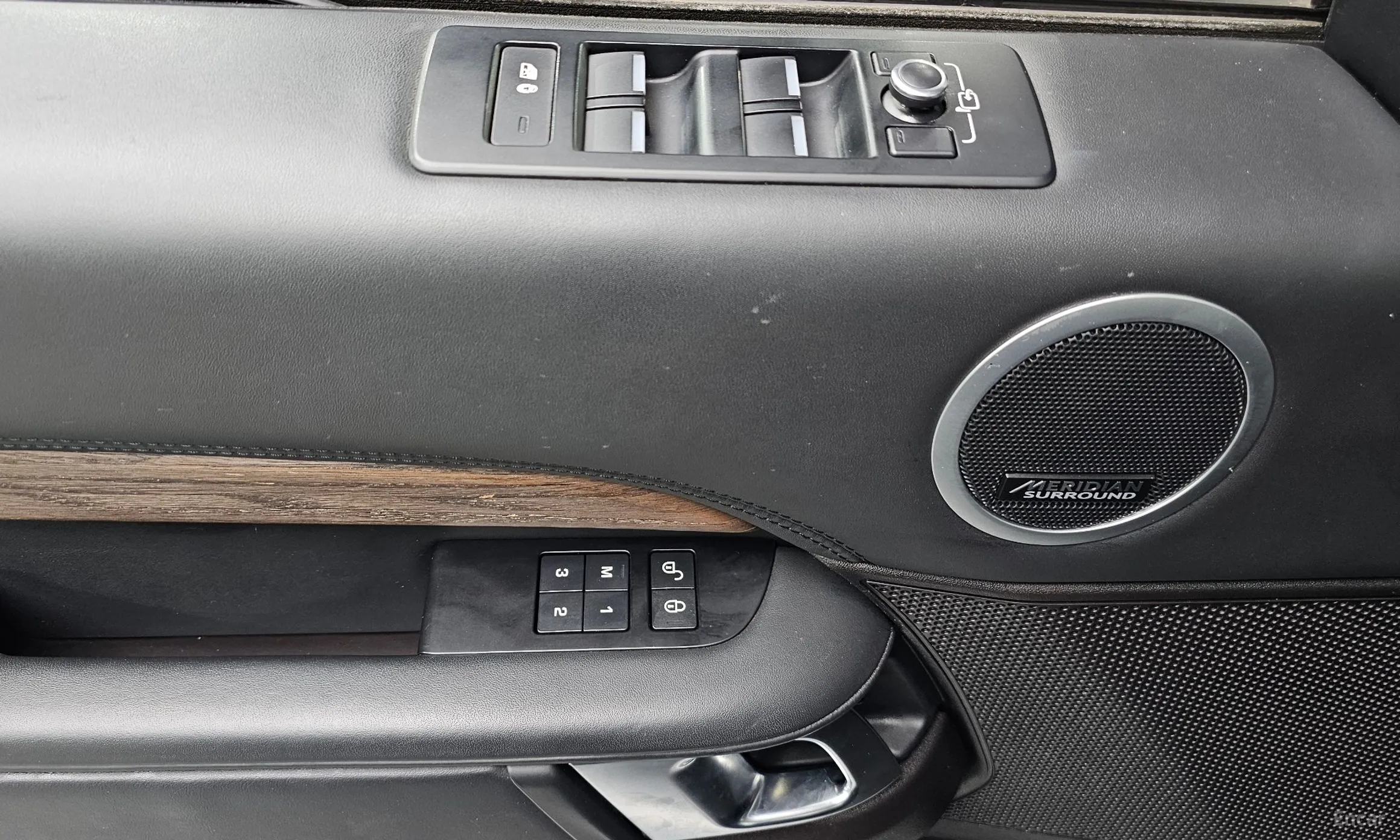 Land Rover Discovery 5 превью 12