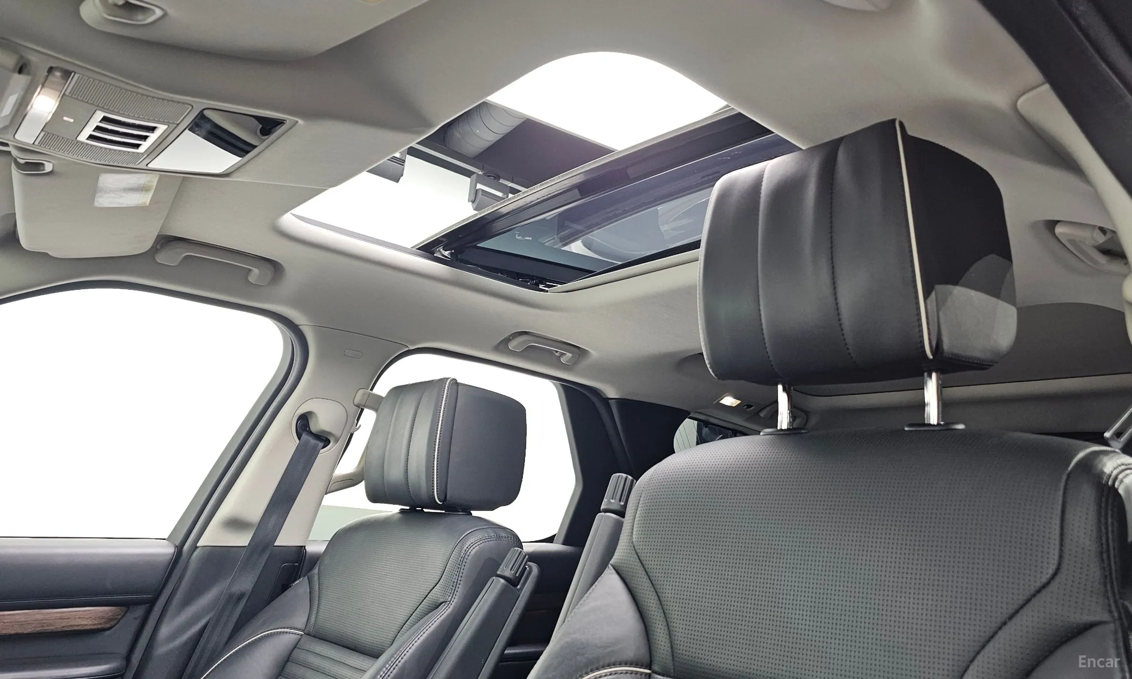 Land Rover Discovery 5 превью 17