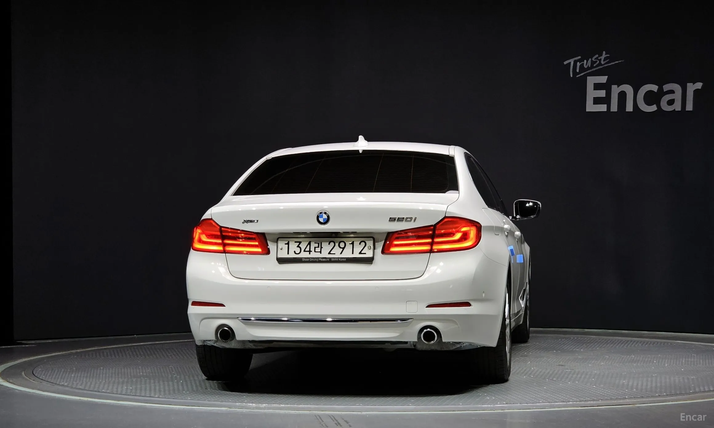 BMW 5 Series (G30) превью 3