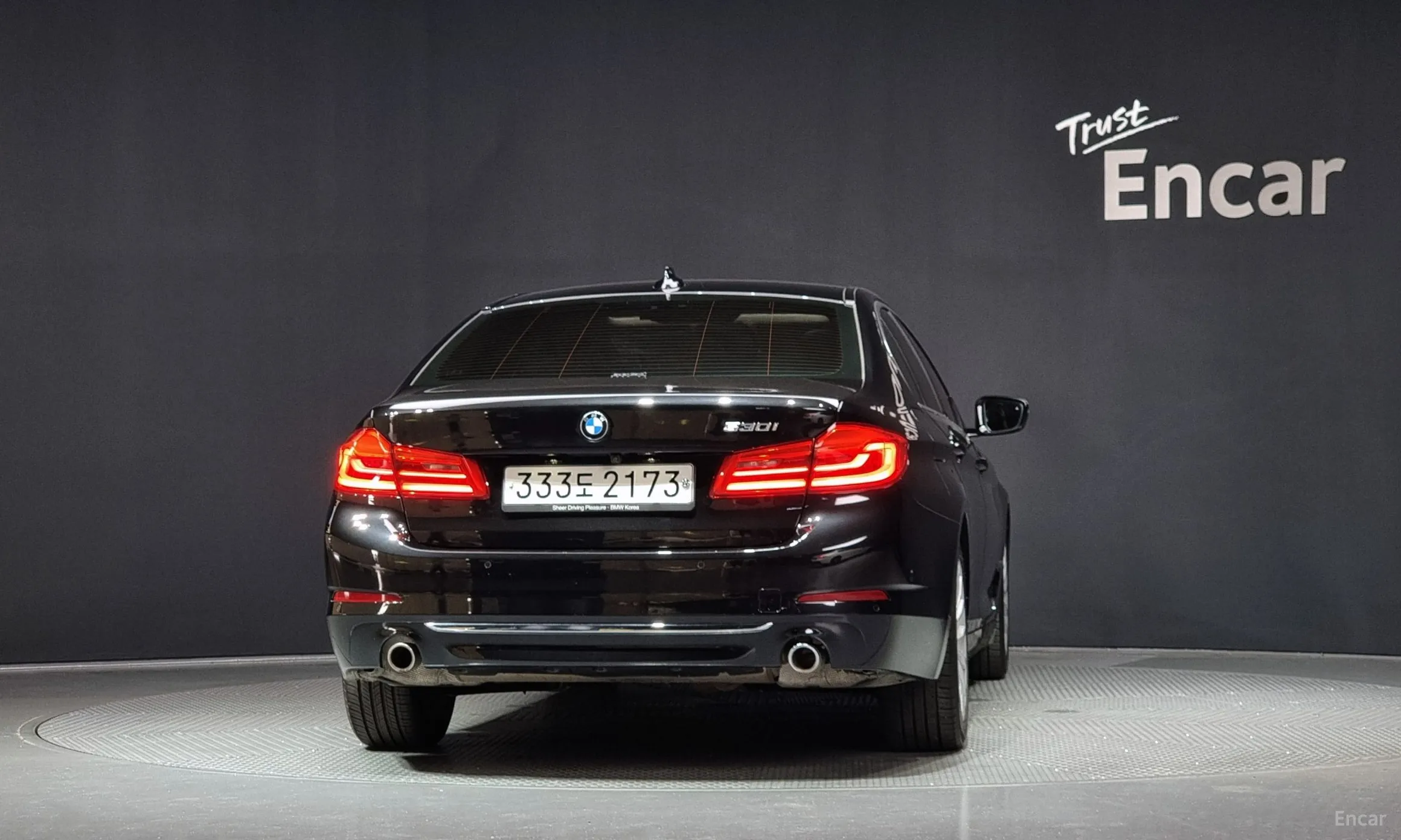 BMW 5 Series (G30) превью 3