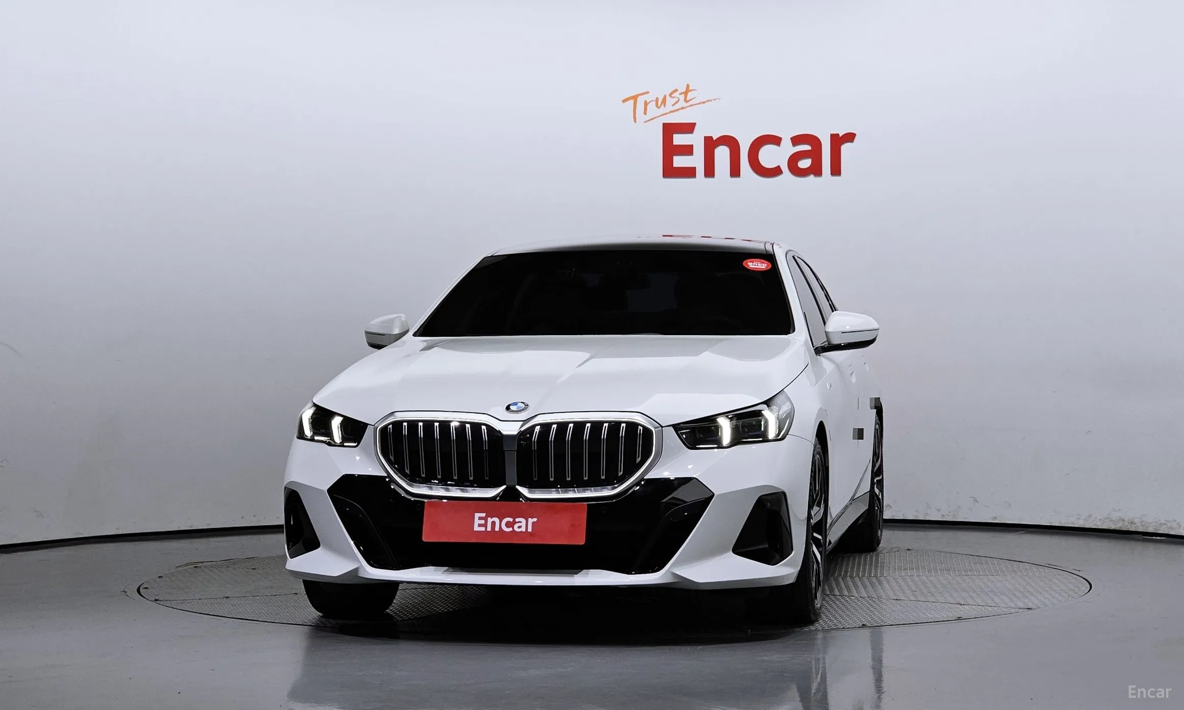 BMW 5 Series (G60) превью 2