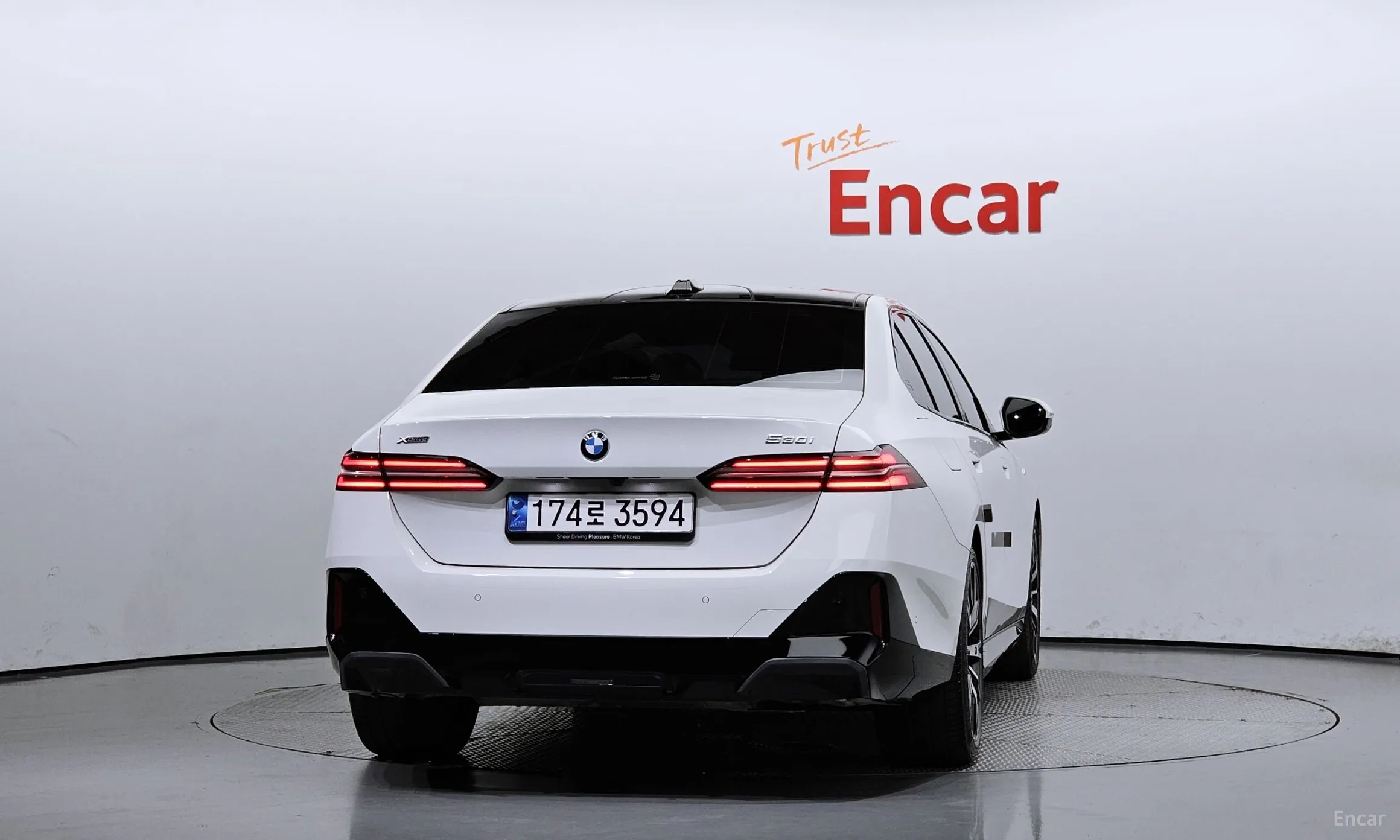 BMW 5 Series (G60) превью 3