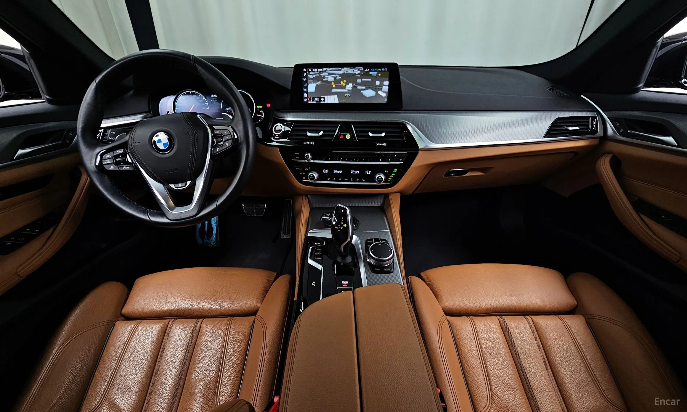 BMW 5 Series (G30) превью 4