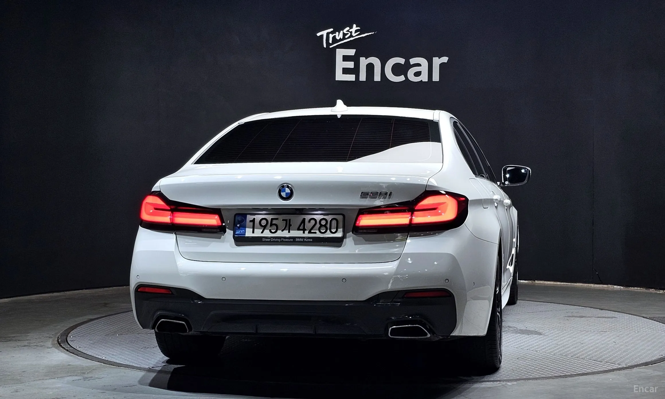 BMW 5 Series (G30) превью 3