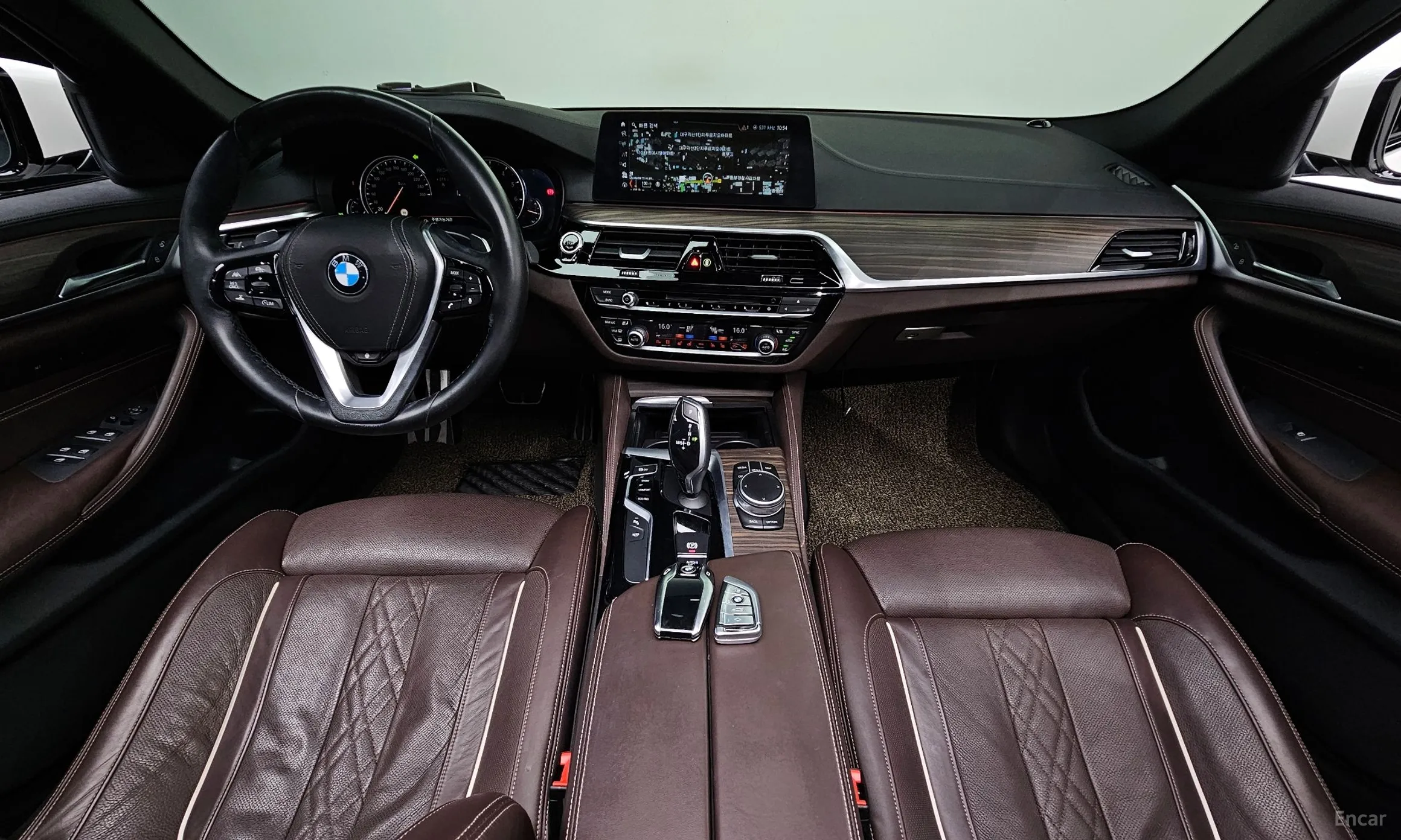 BMW 5 Series (G30) превью 4