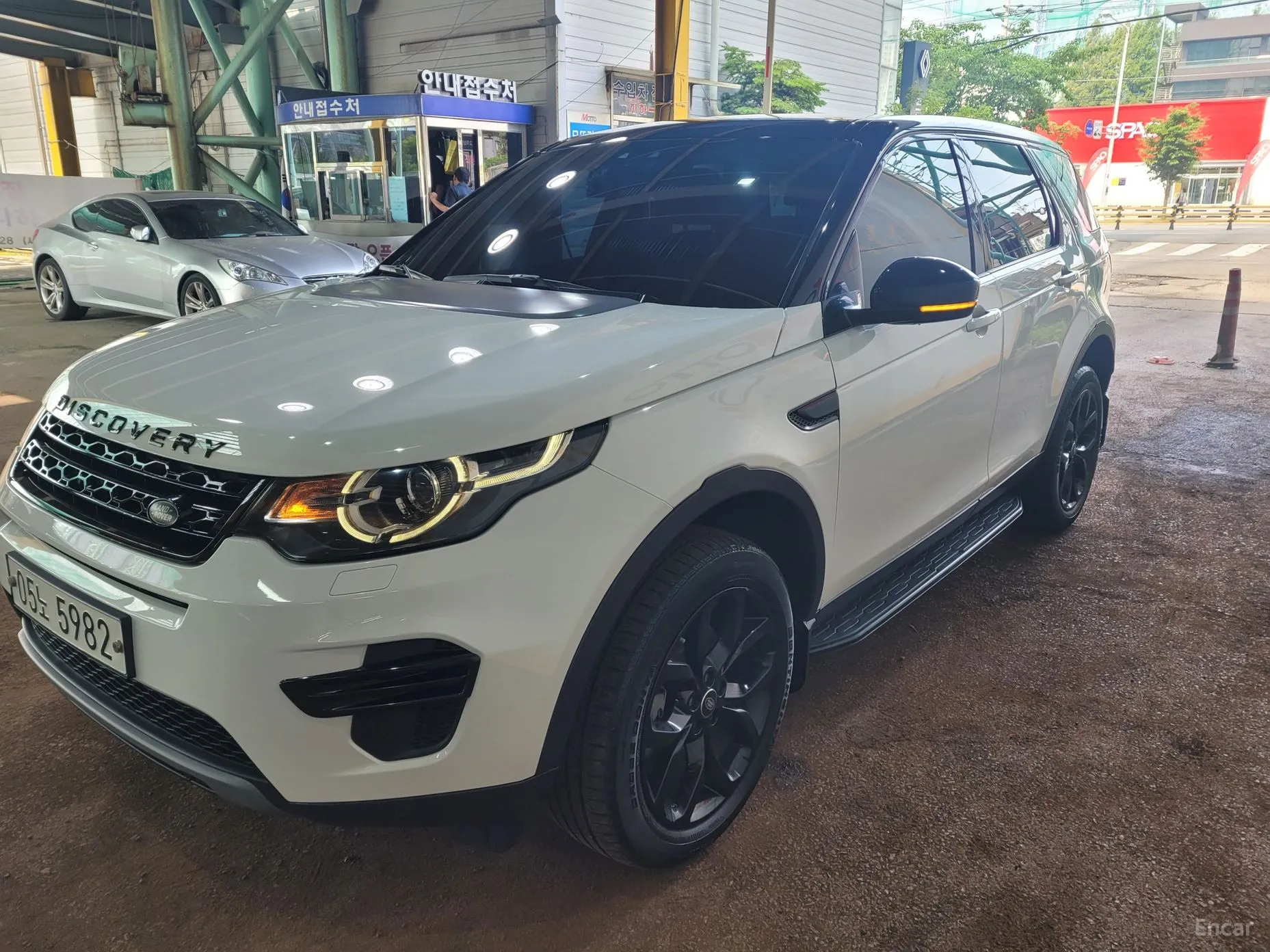Land Rover Discovery Sports превью 2