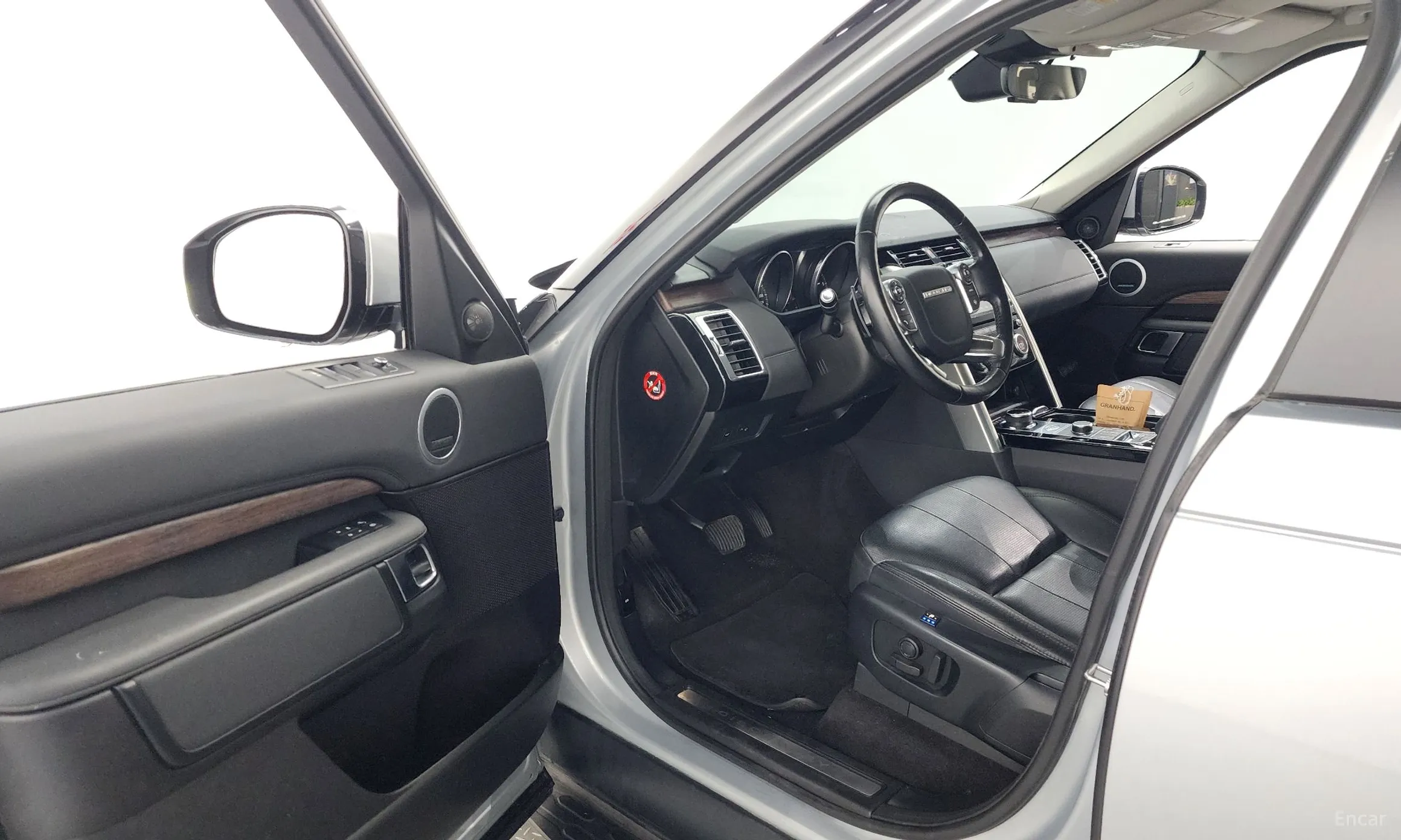 Land Rover Discovery 5 превью 10