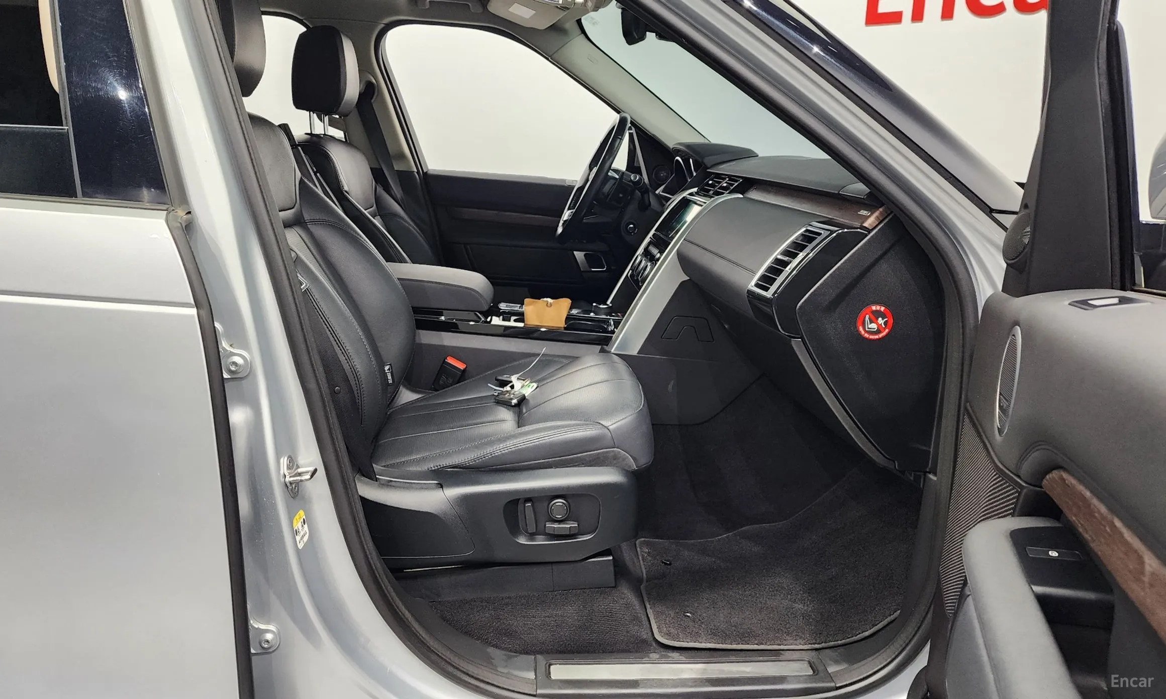 Land Rover Discovery 5 превью 11