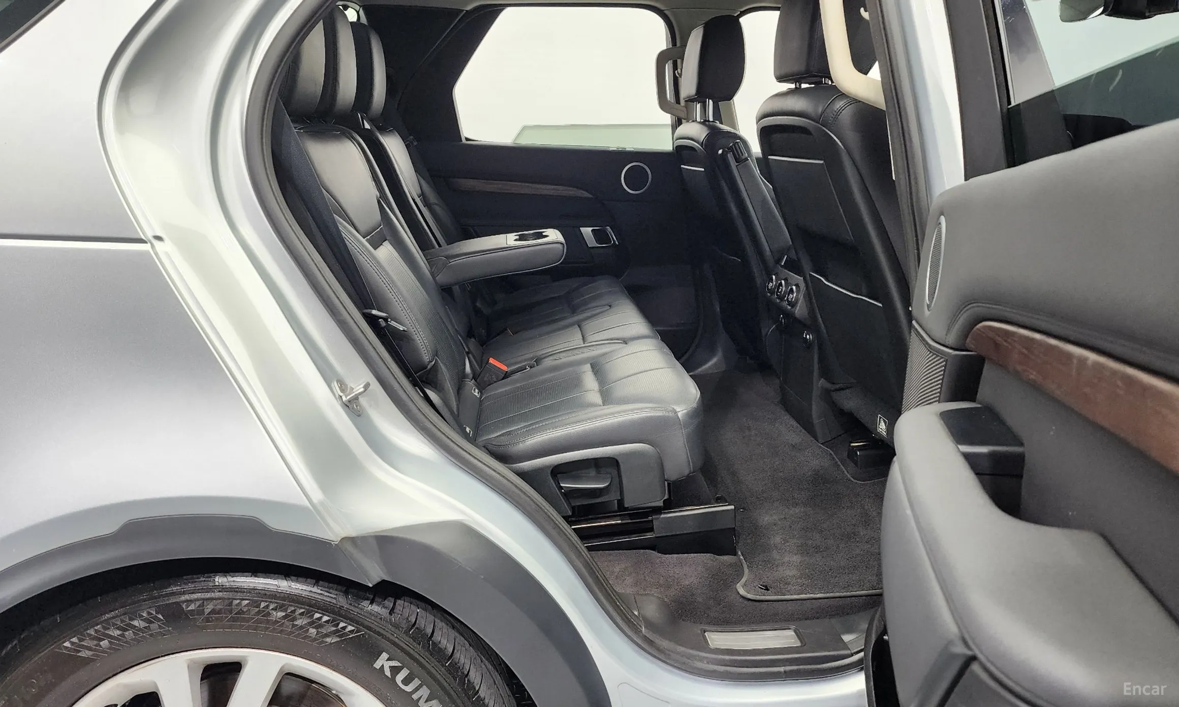 Land Rover Discovery 5 превью 12