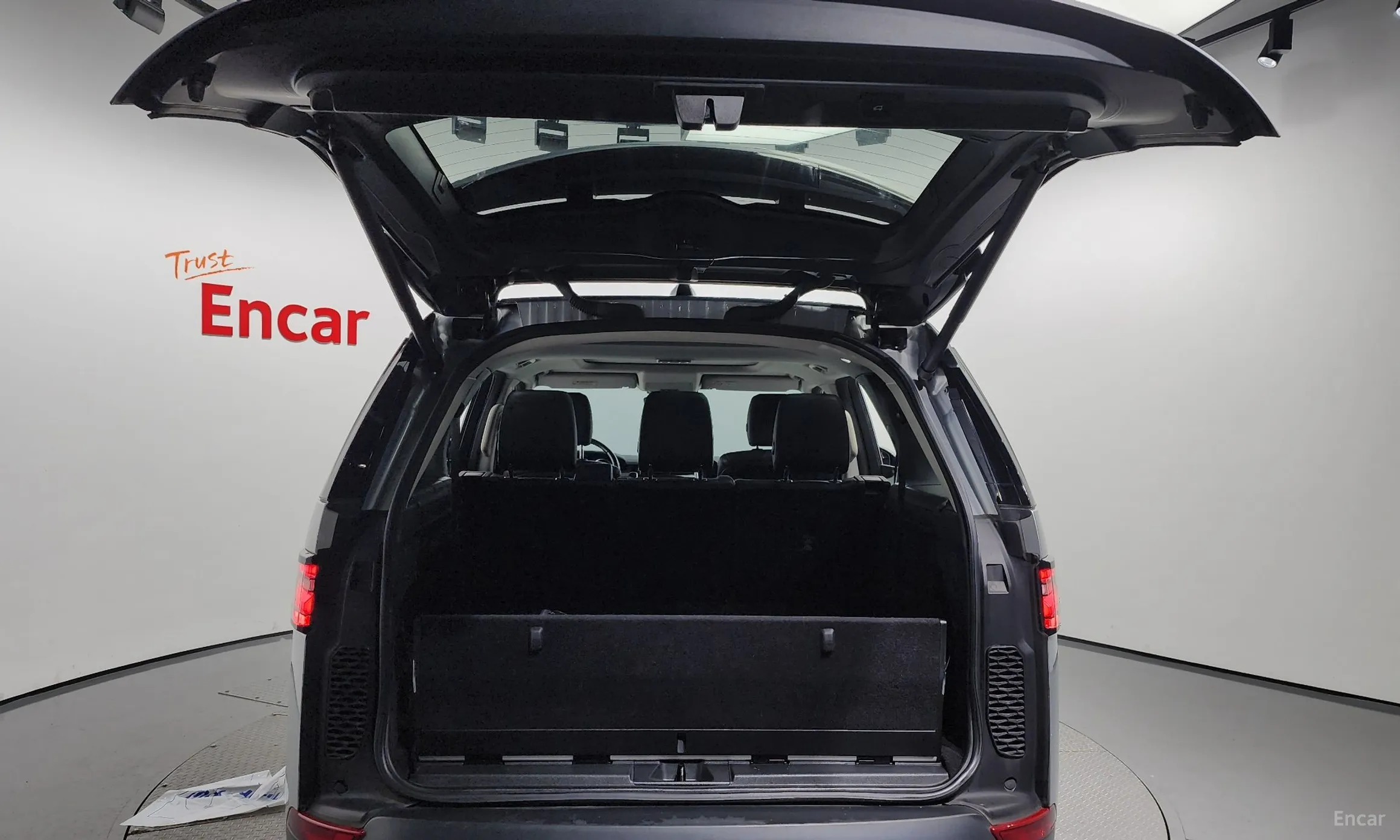 Land Rover Discovery 5 превью 20