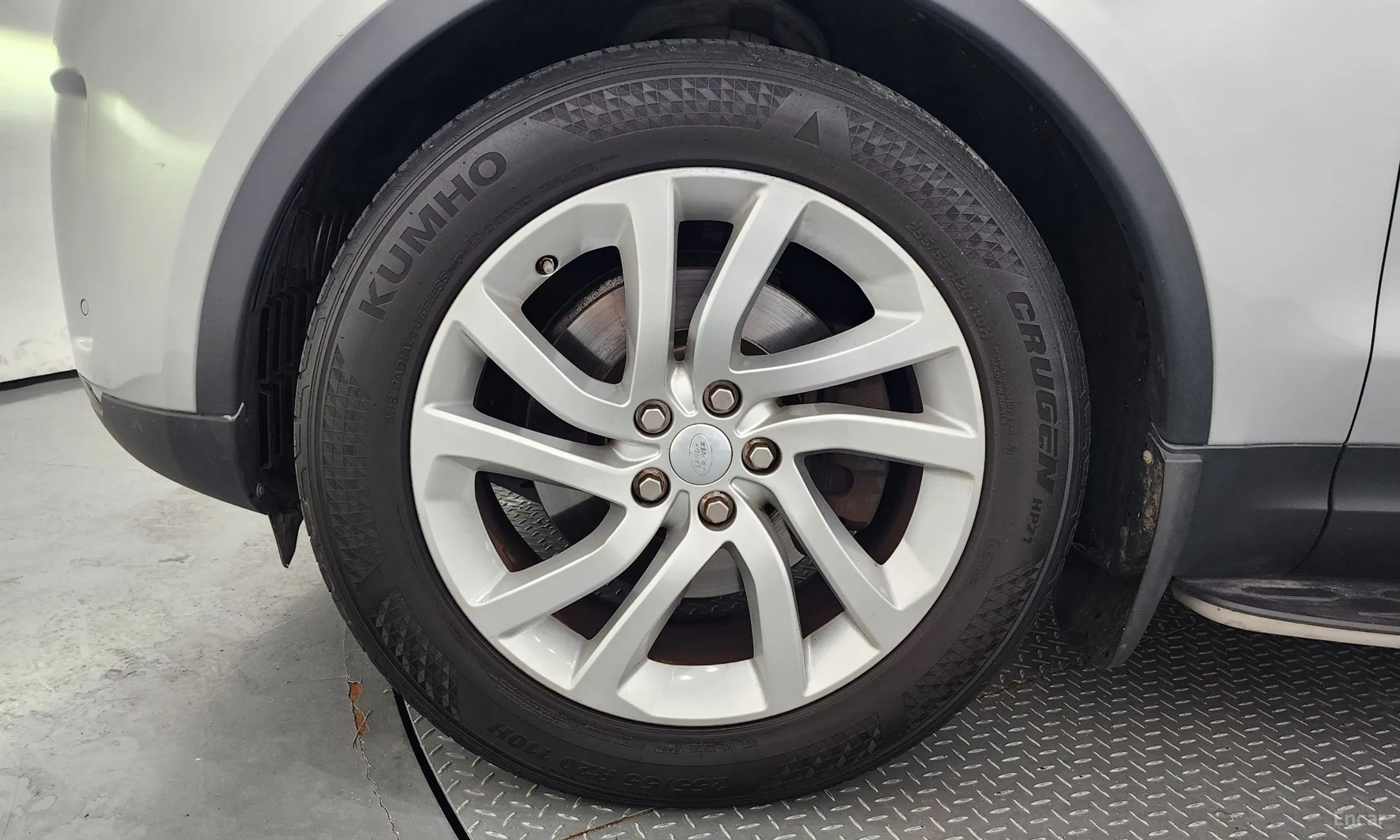 Land Rover Discovery 5 превью 5