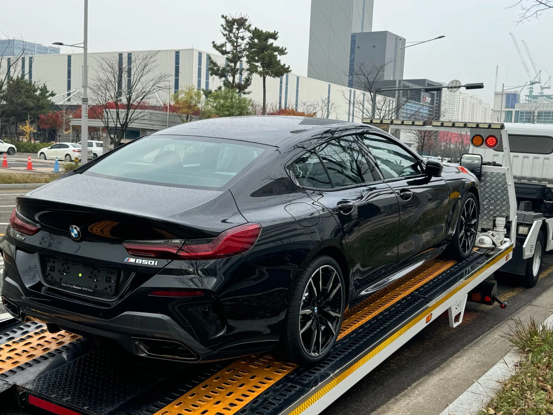 BMW 8-series (G15) превью 3