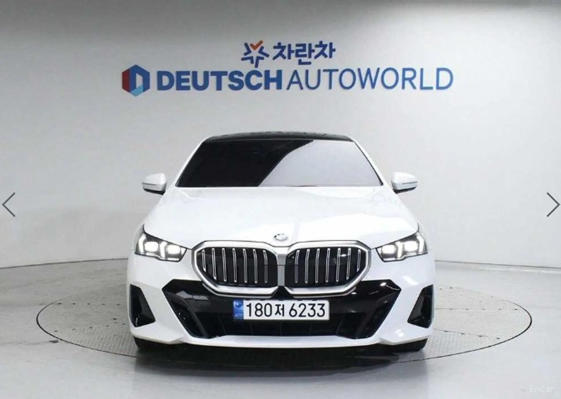 BMW 5 Series (G60) превью 2