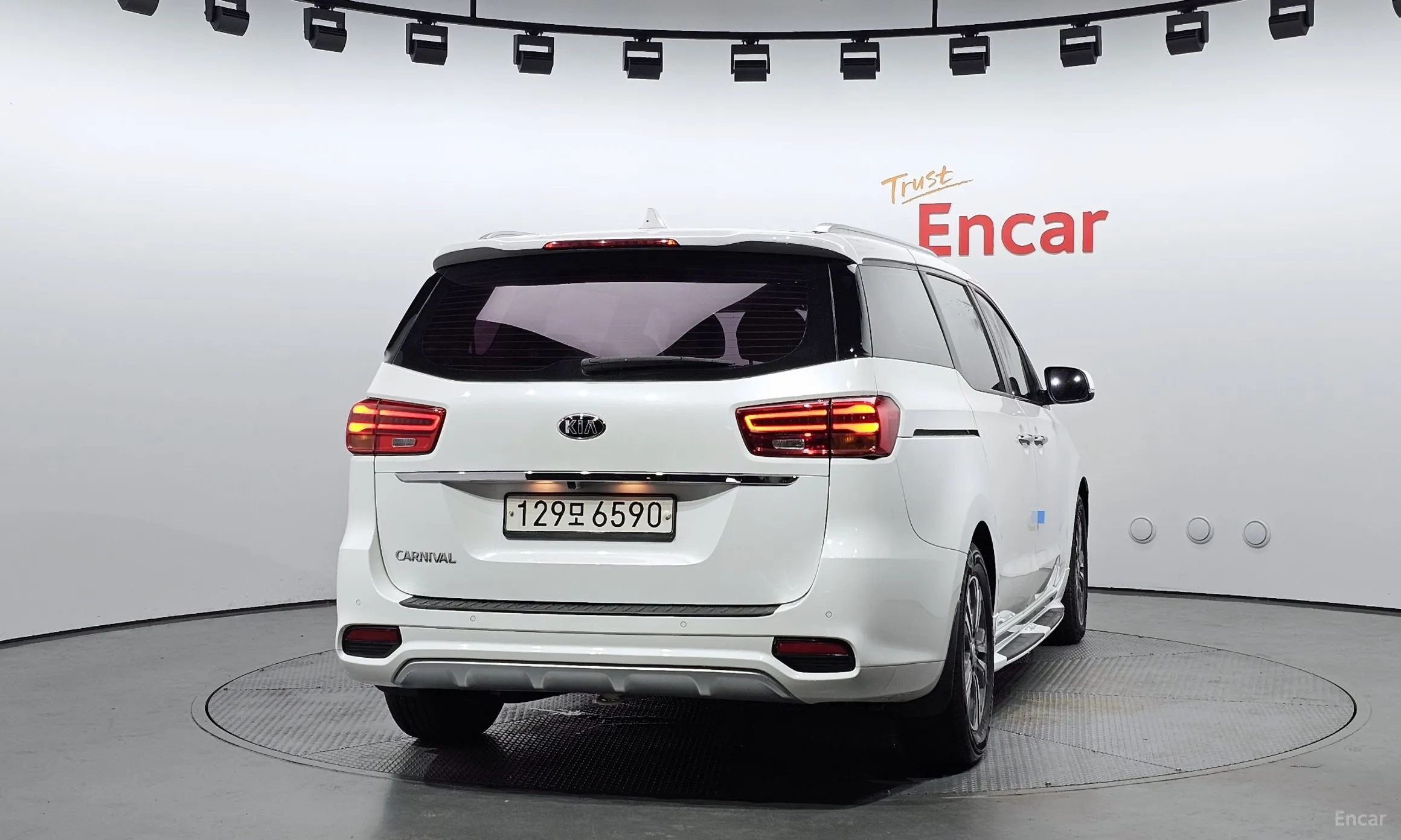 Kia Carnival превью 3