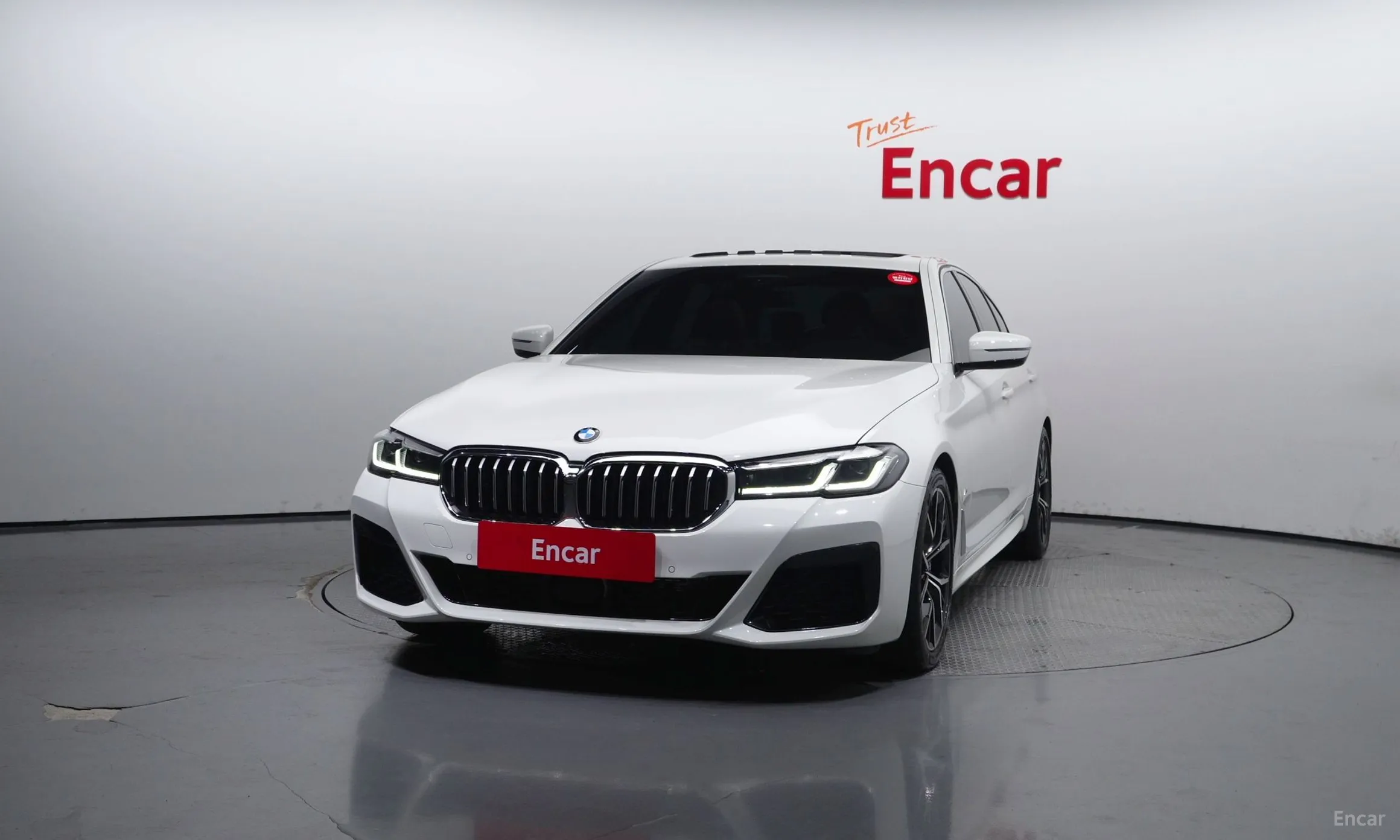 BMW 5 Series (G30) превью 2