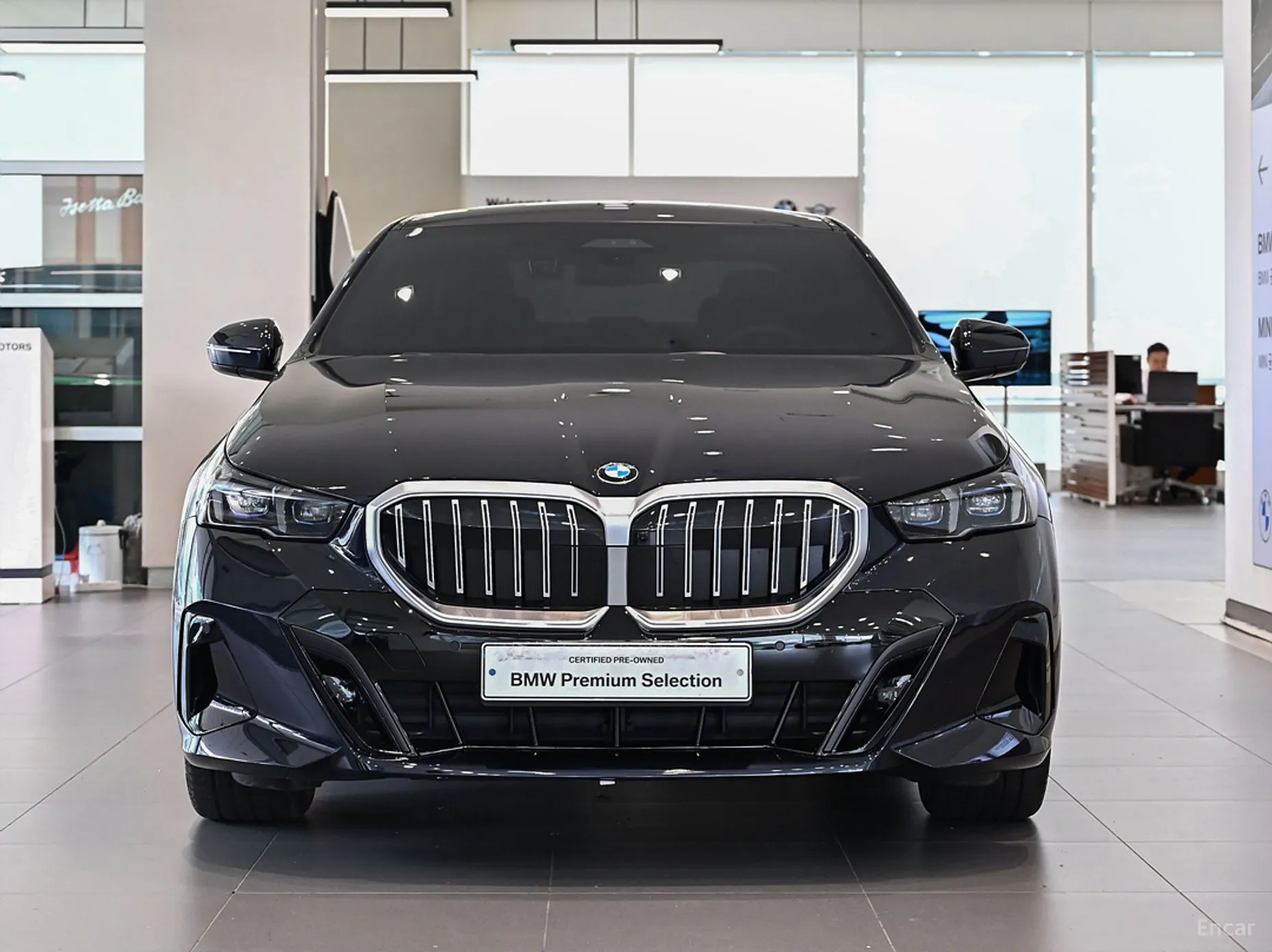 BMW 5 Series (G60) превью 2
