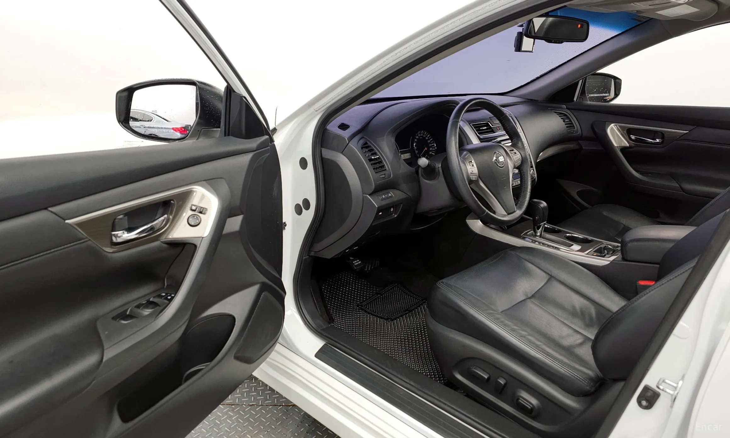 Nissan Altima превью 10