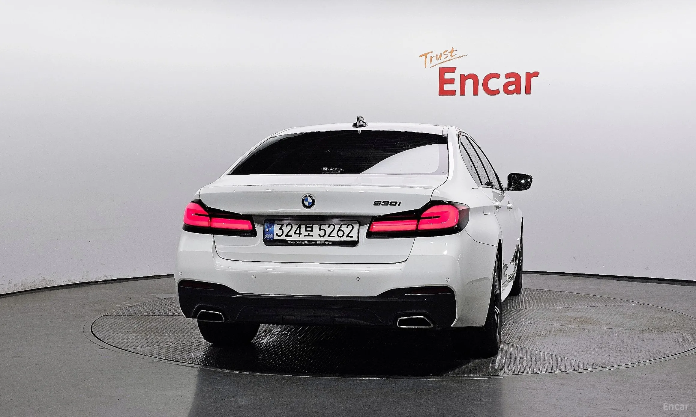 BMW 5 Series (G30) превью 3