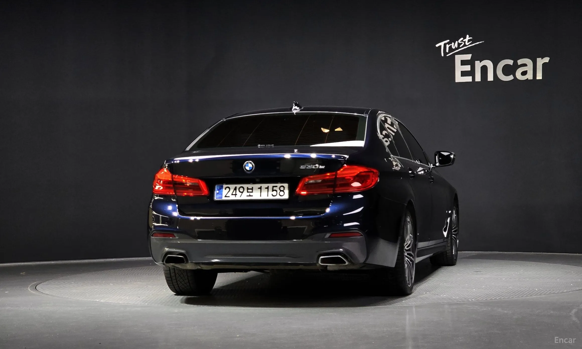 BMW 5 Series (G30) превью 3