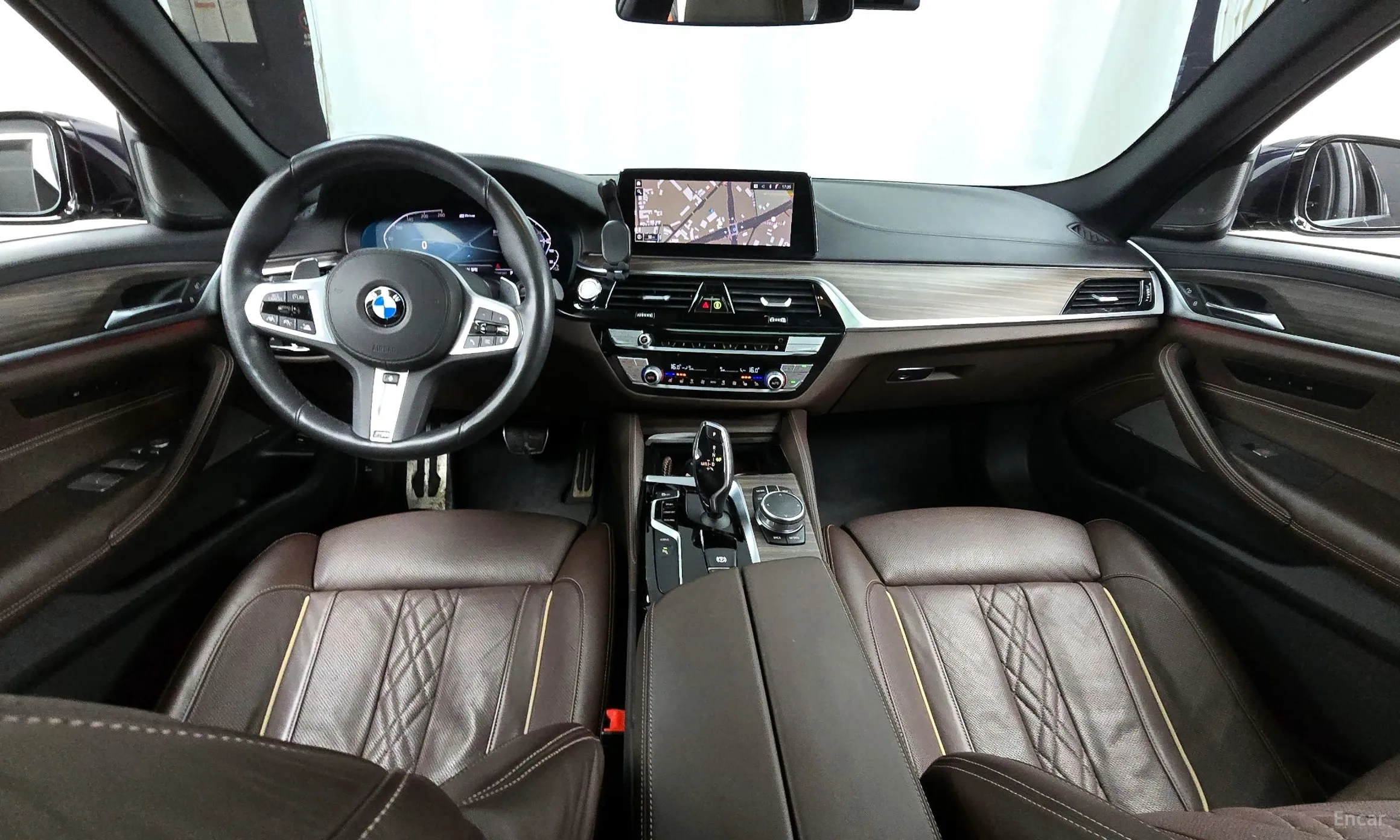 BMW 5 Series (G30) превью 4