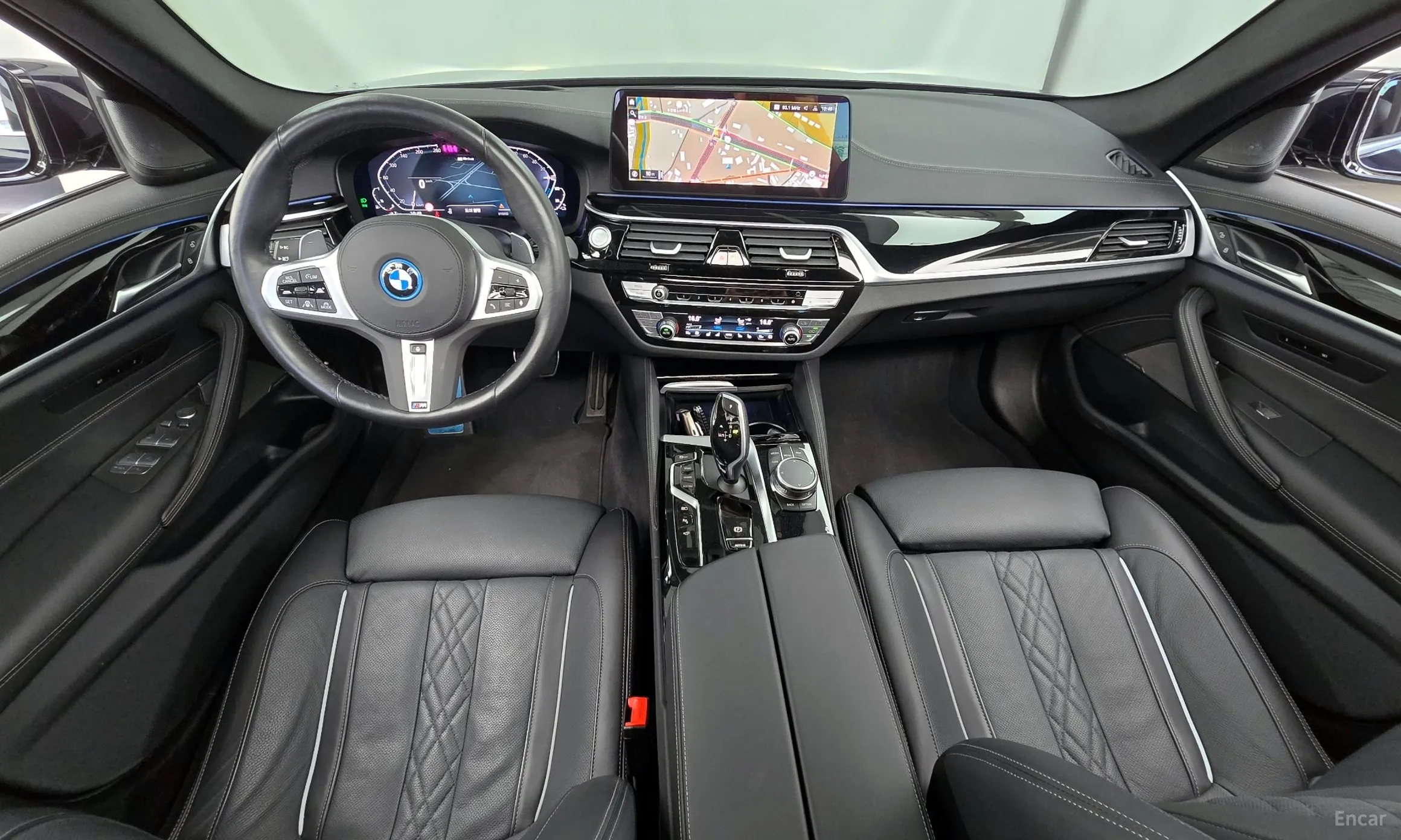 BMW 5 Series (G30) превью 4