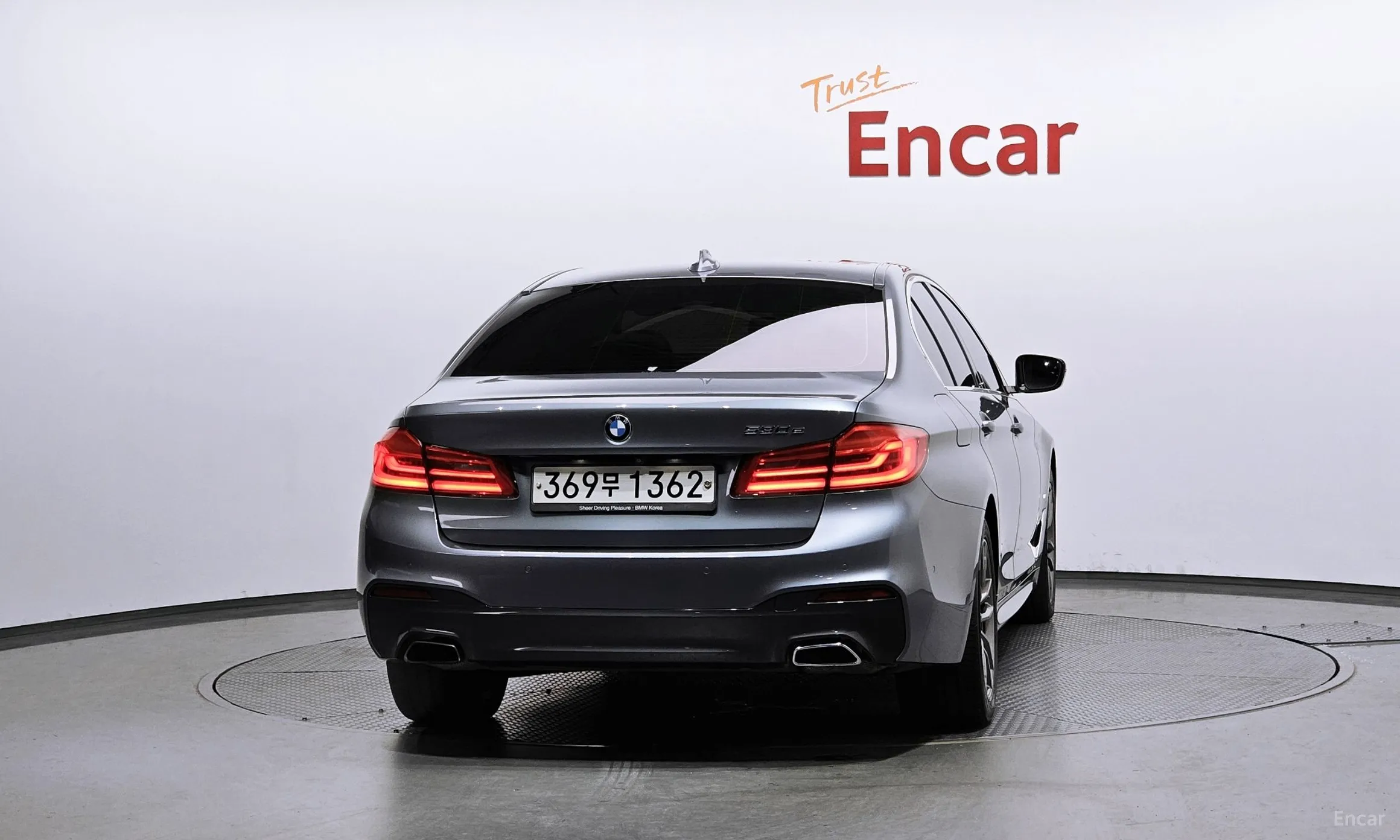 BMW 5 Series (G30) превью 3