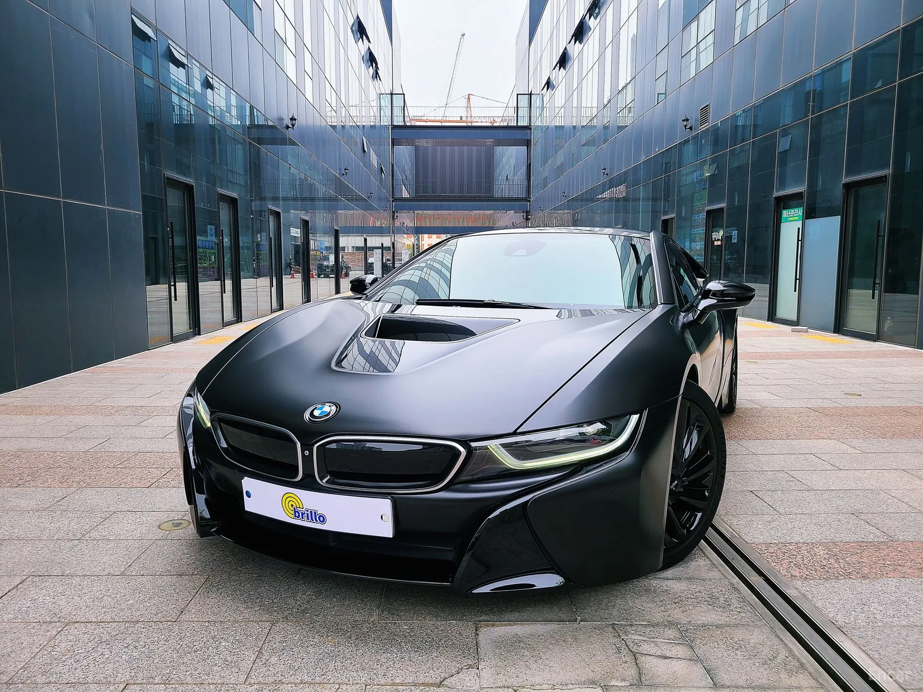 i8