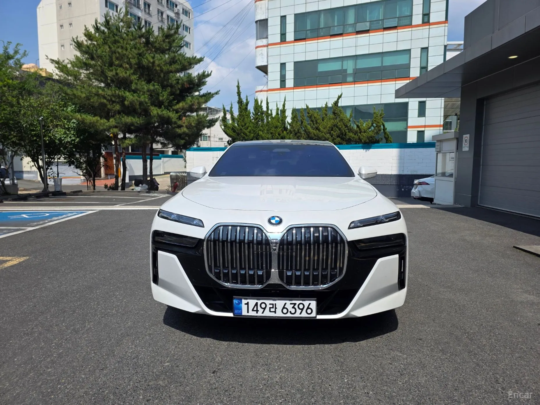 BMW 7 Series (G70) превью 2