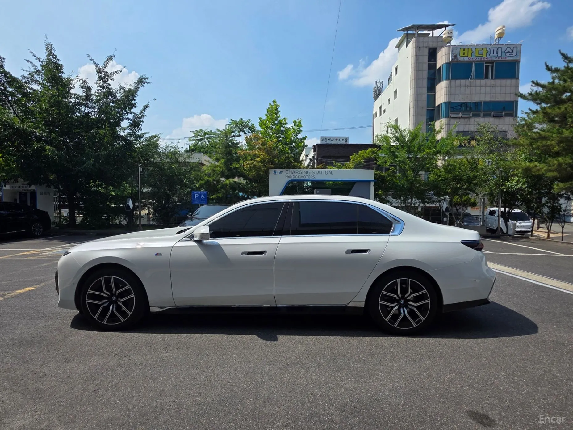 BMW 7 Series (G70) превью 3