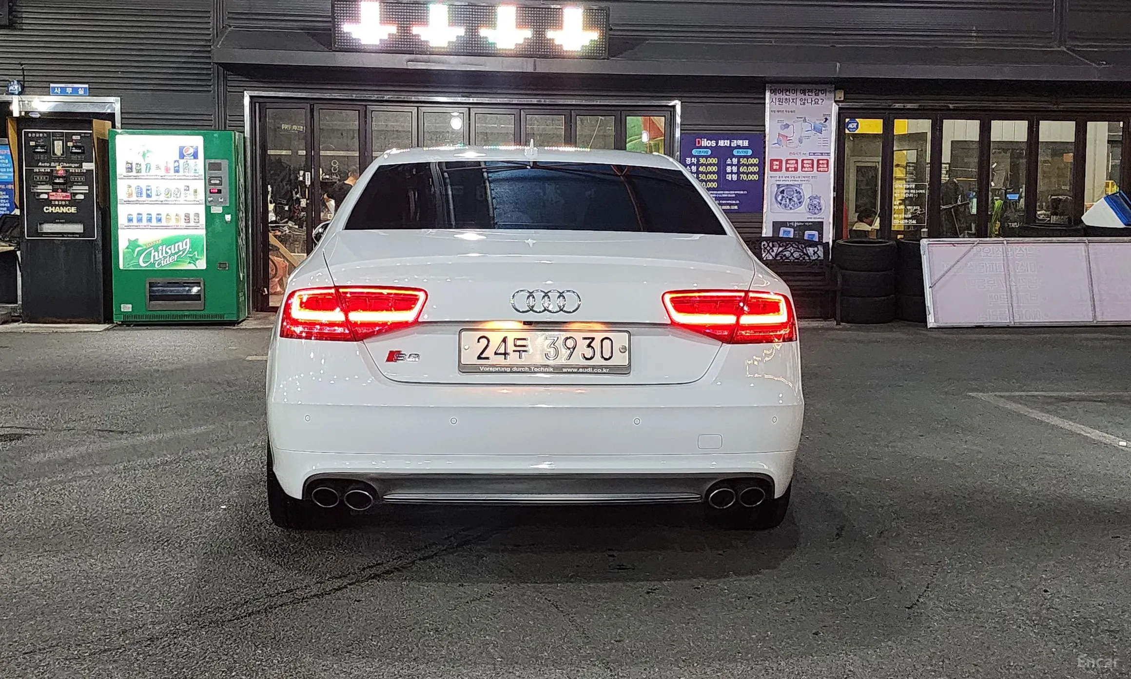 Audi S8 превью 3