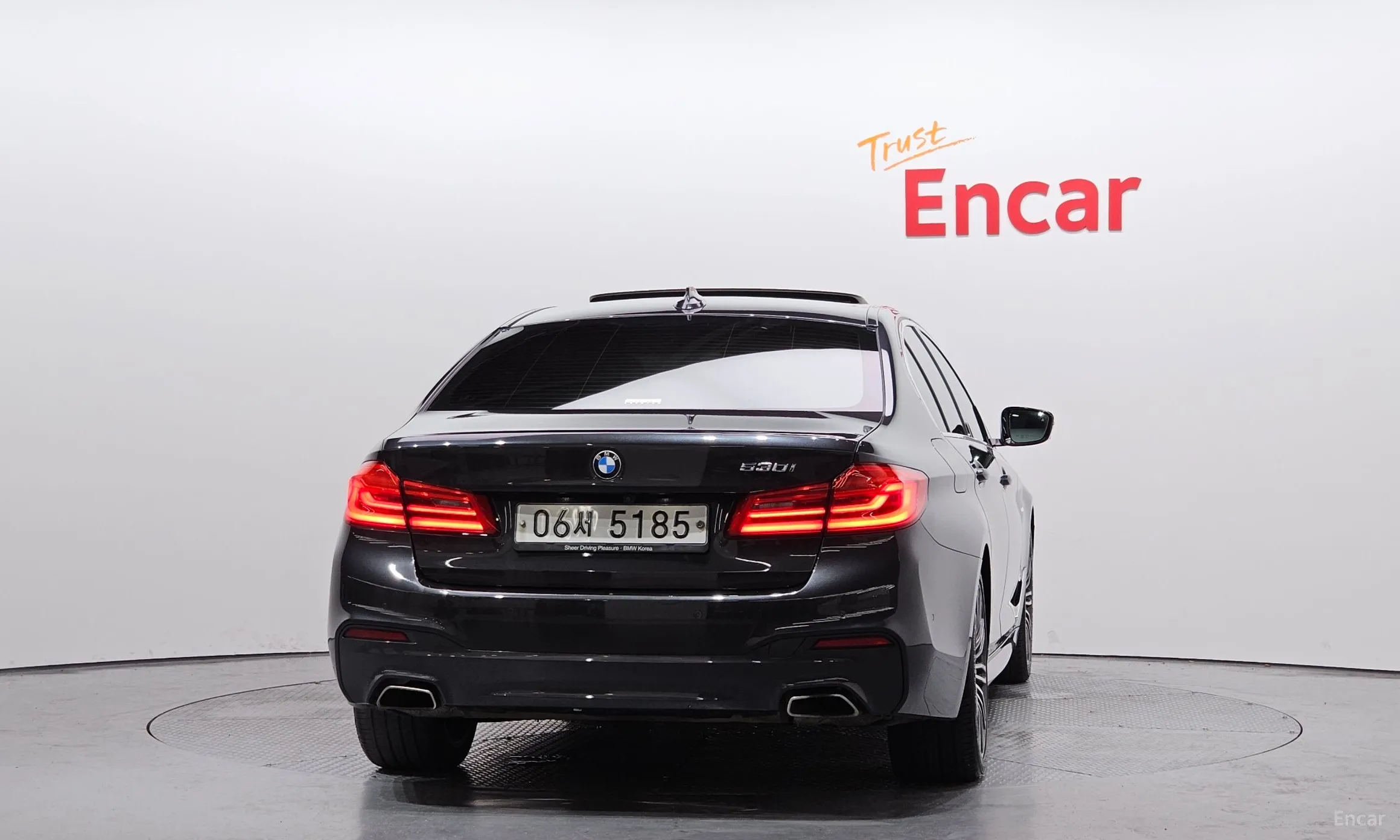 BMW 5 Series (G30) превью 3