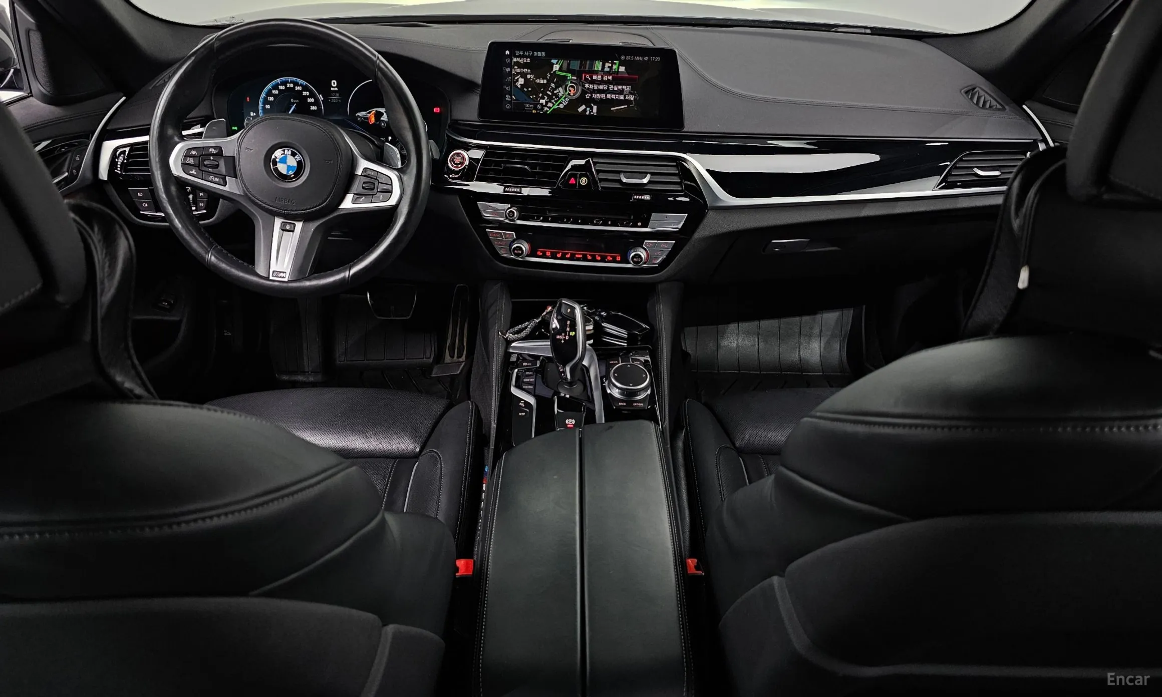 BMW 5 Series (G30) превью 4